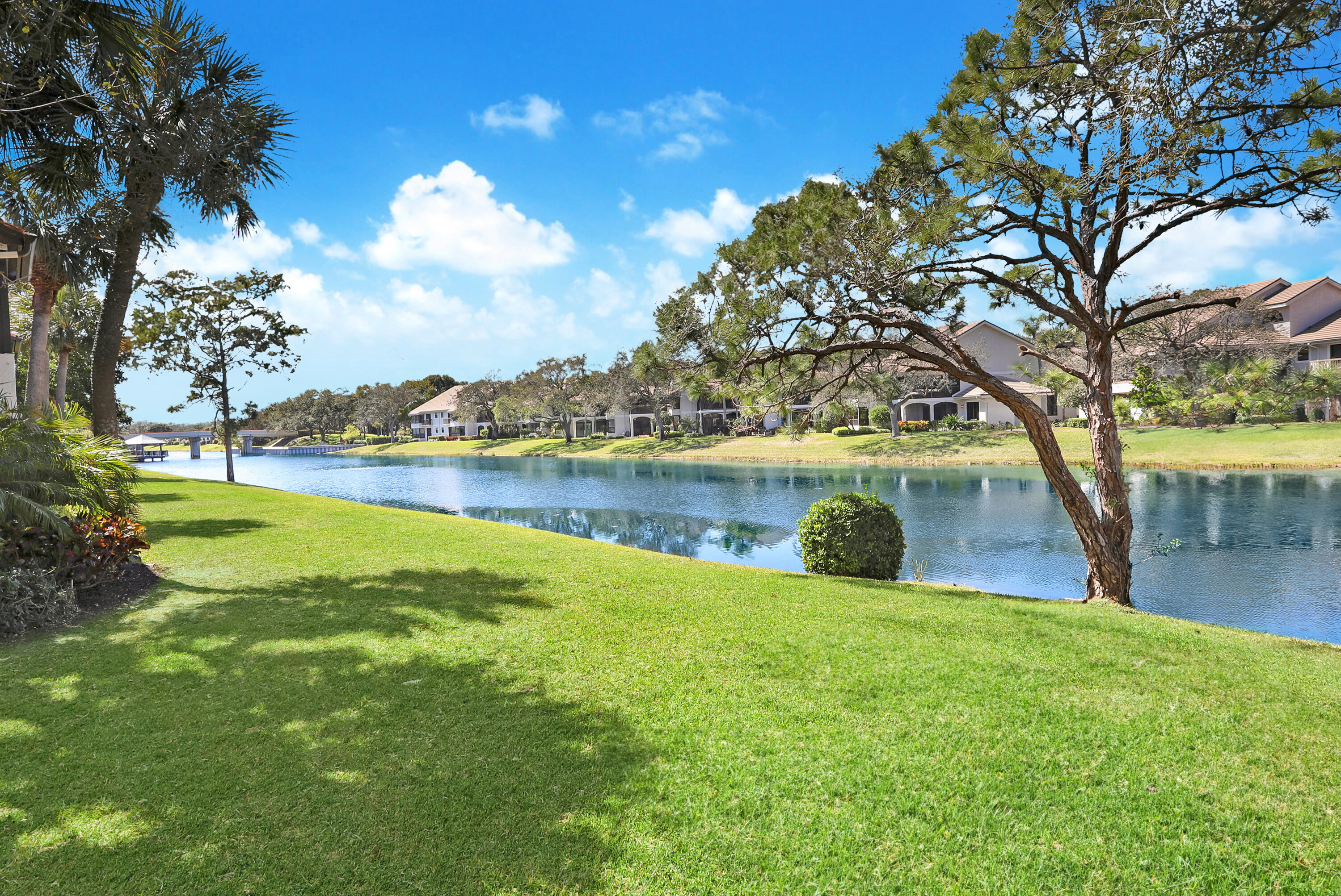 16671 Traders #121, Jupiter FL 33477