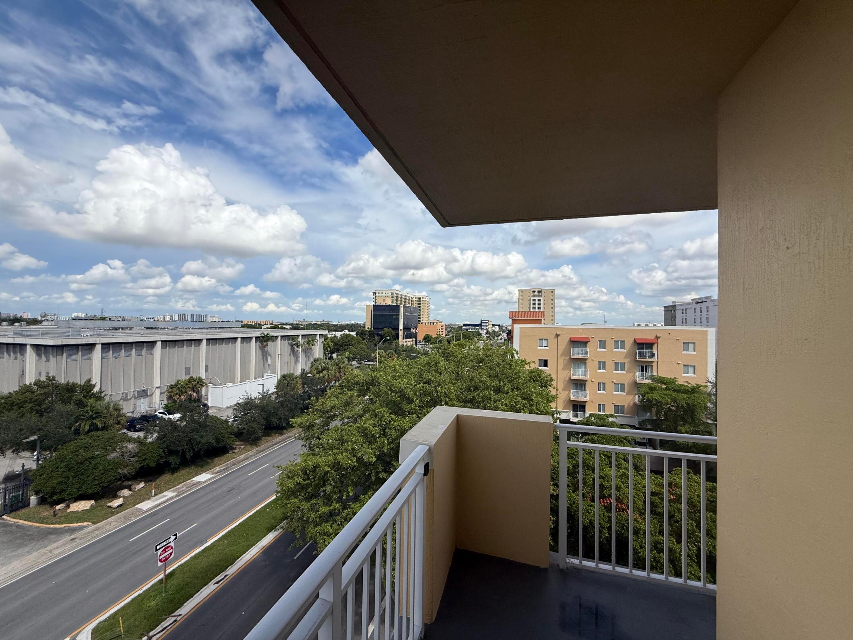 215 SW 42ND #601, Miami FL 33134