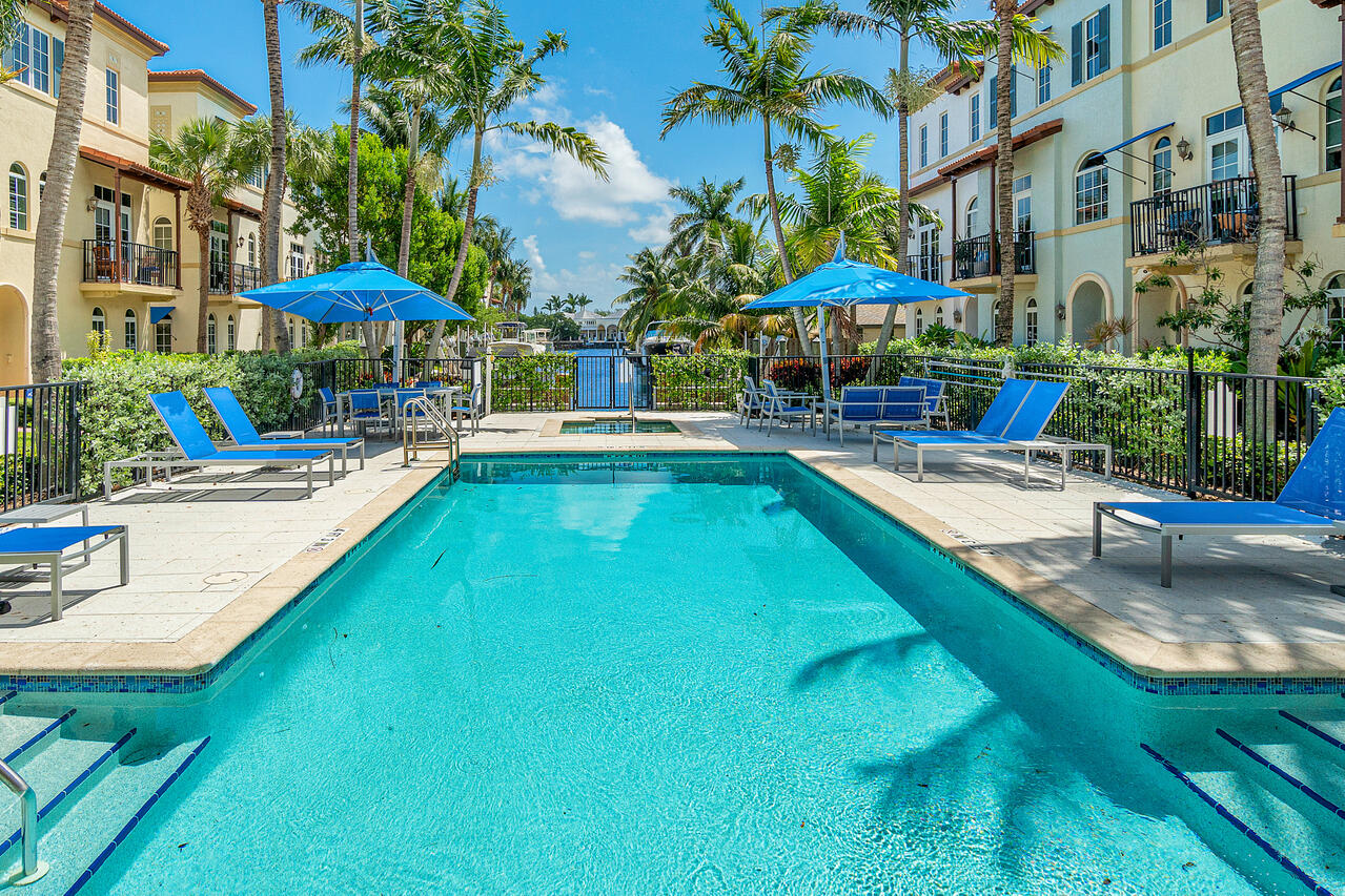 803 ESTANCIA, Boynton Beach FL 33435