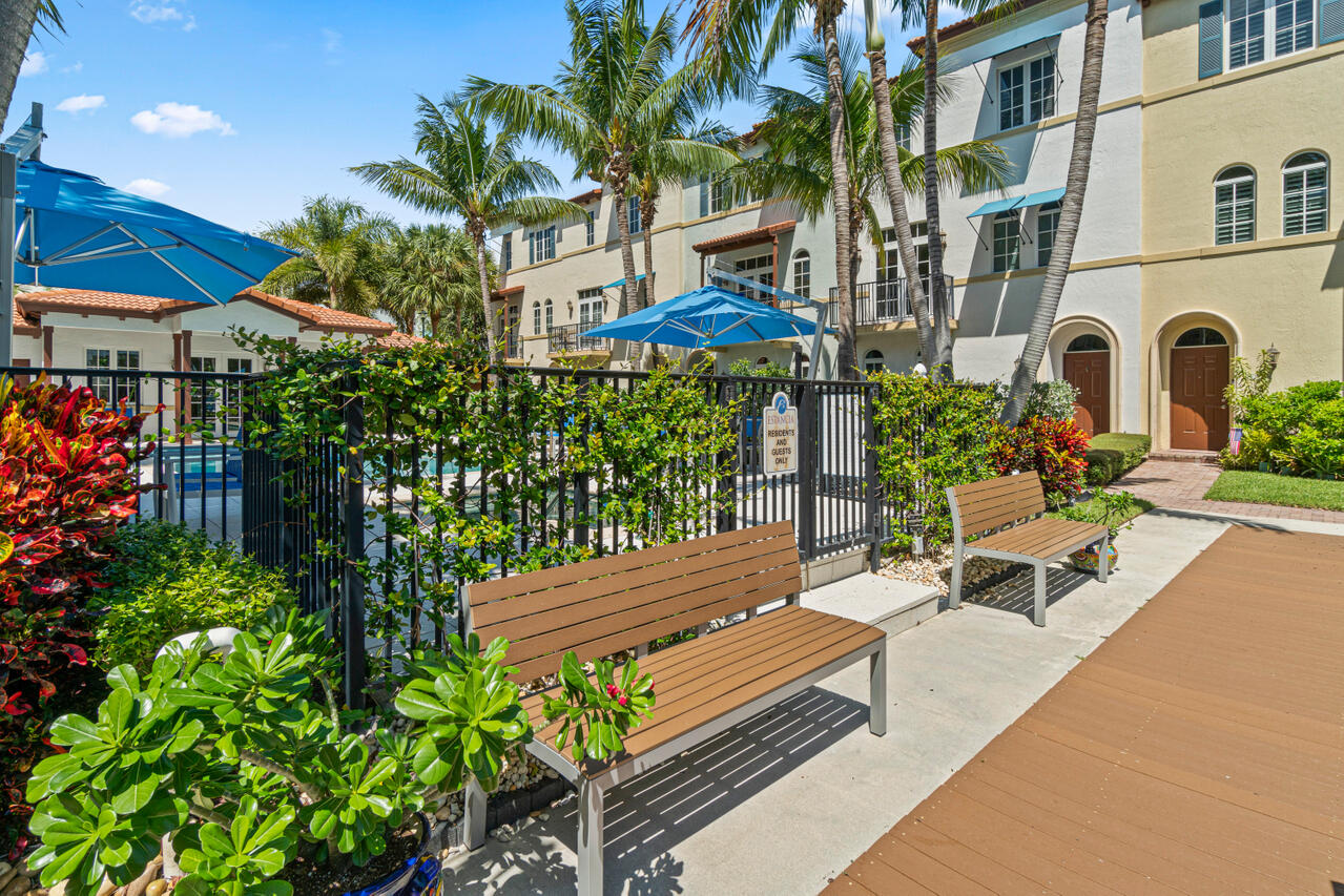 803 ESTANCIA, Boynton Beach FL 33435