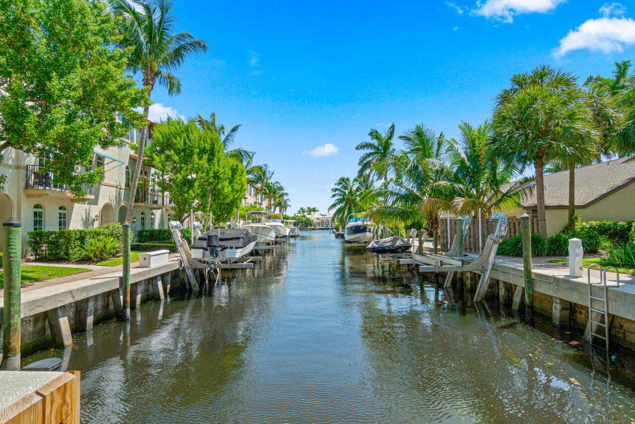 803 ESTANCIA, Boynton Beach FL 33435