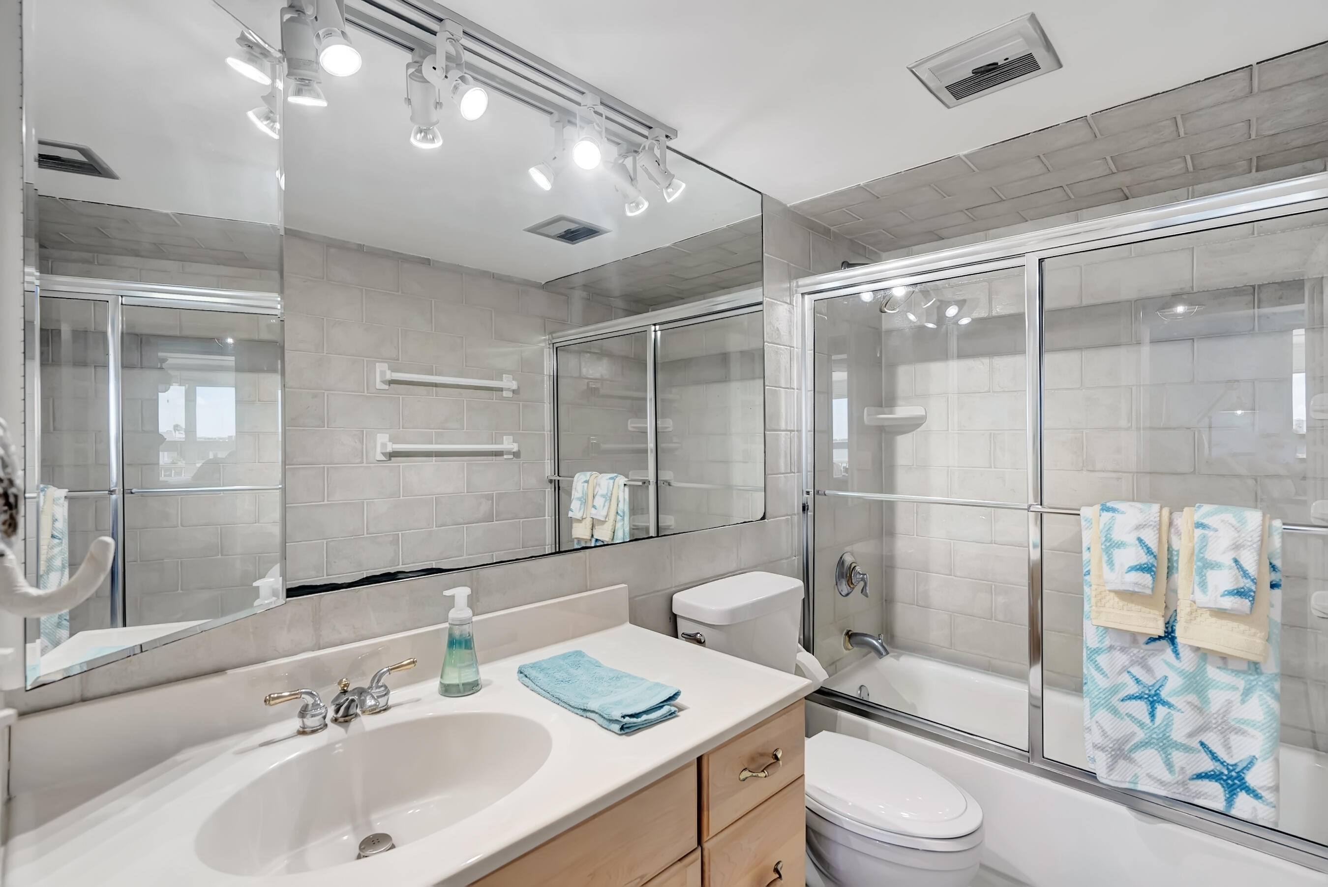 100 Paradise Harbour #408, North Palm Beach FL 33408