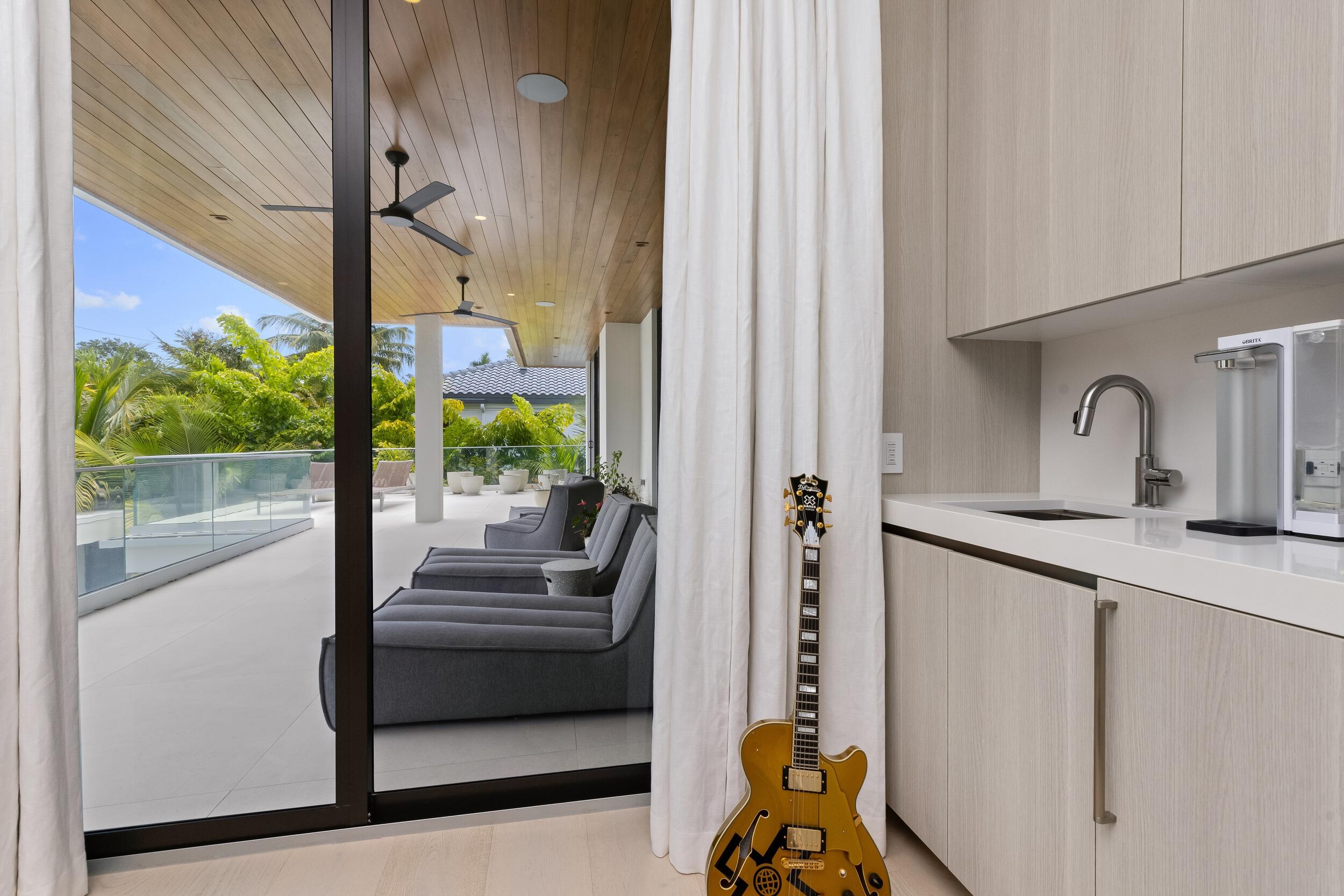 735 W Fern, Boca Raton FL 33432