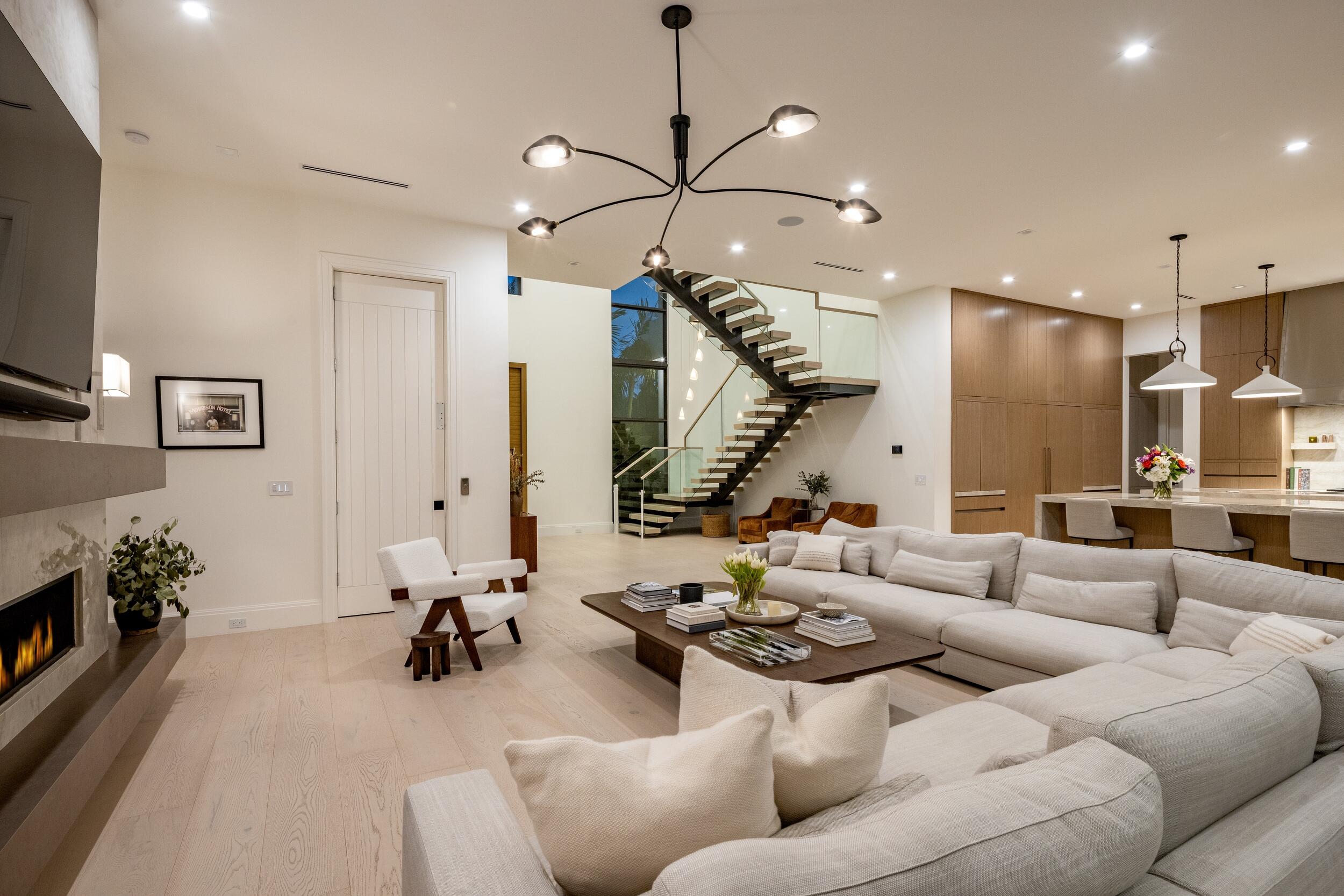 735 W Fern, Boca Raton FL 33432