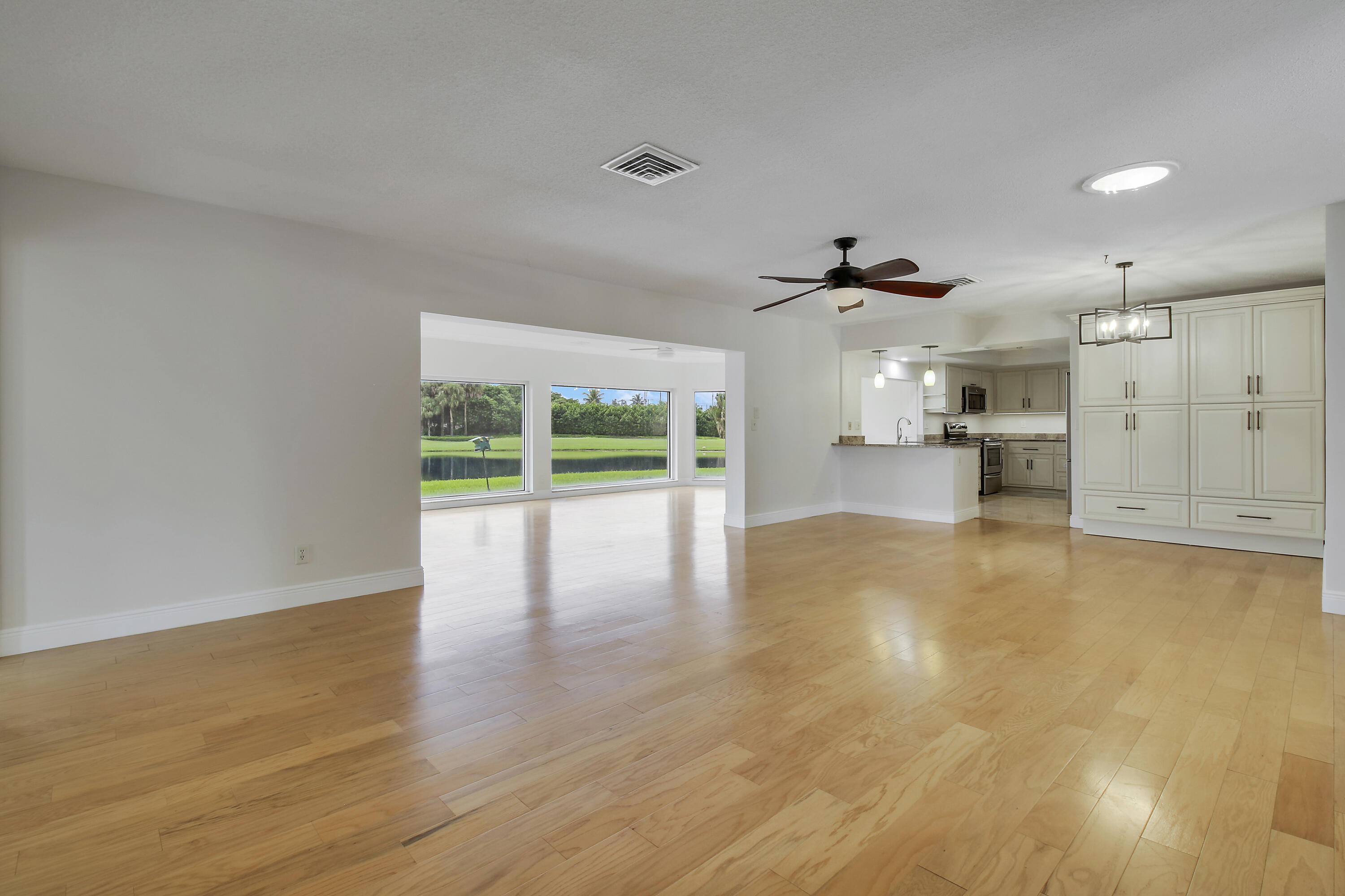 442 FRENCH ROYALE, Atlantis FL 33462