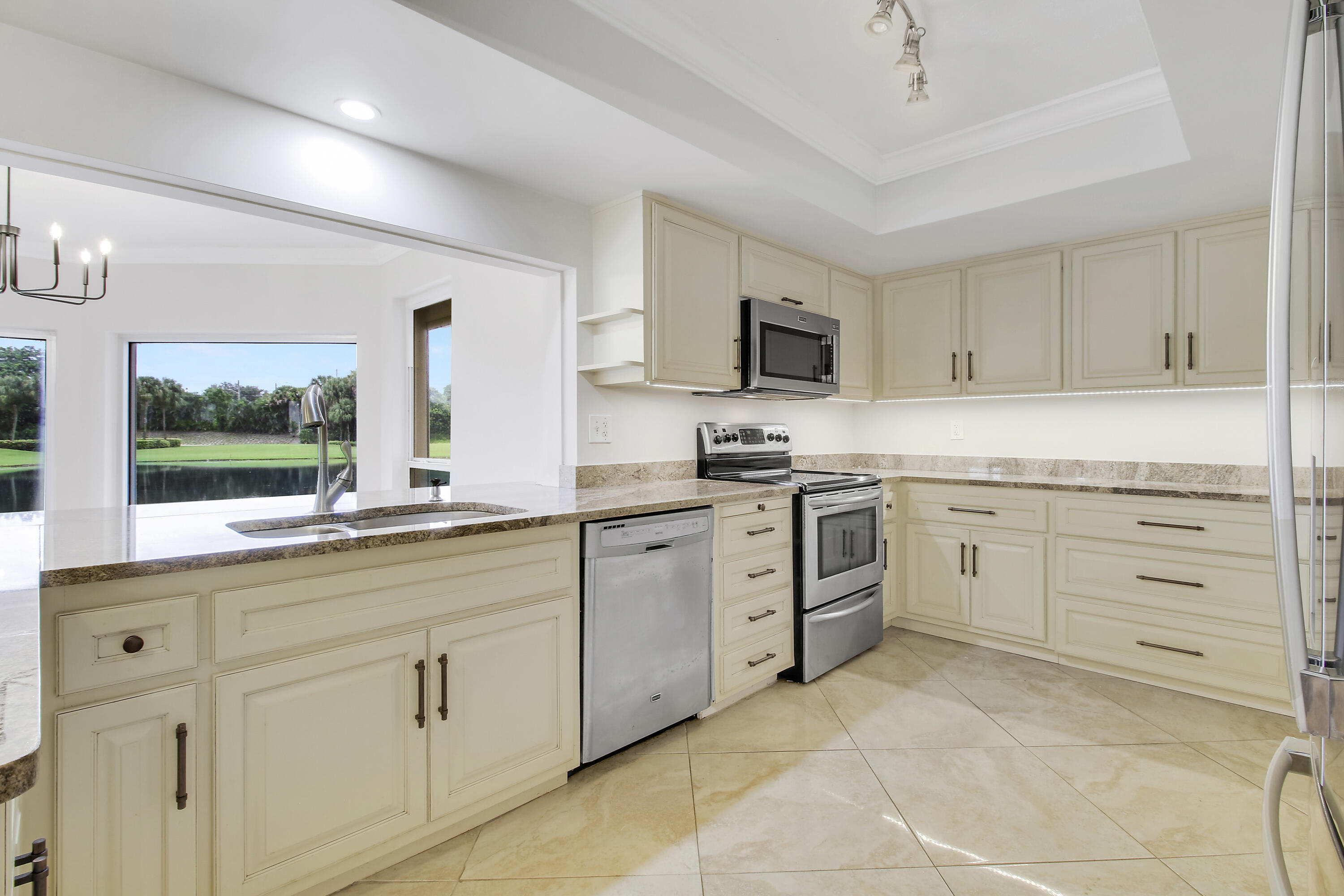 442 FRENCH ROYALE, Atlantis FL 33462