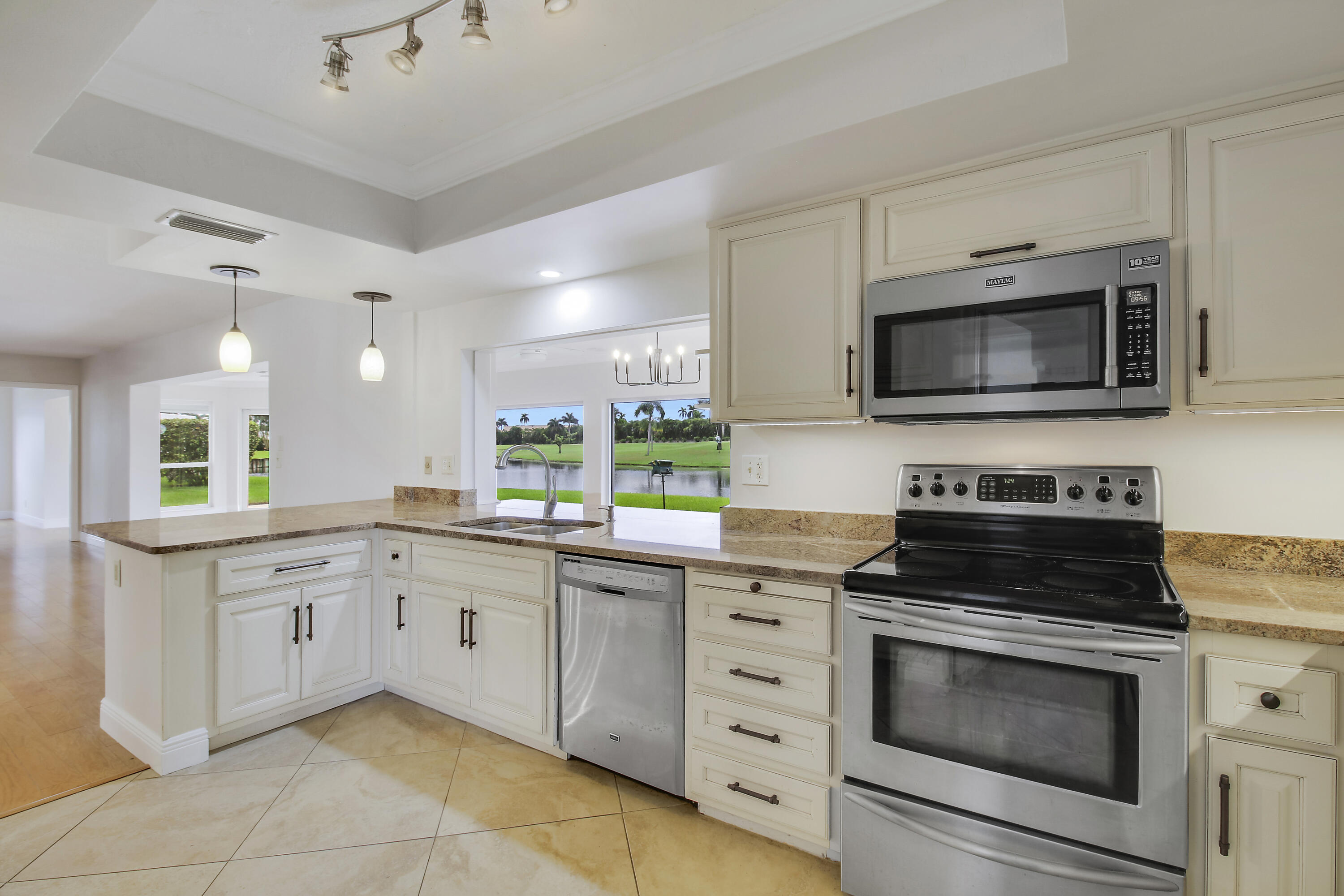 442 FRENCH ROYALE, Atlantis FL 33462