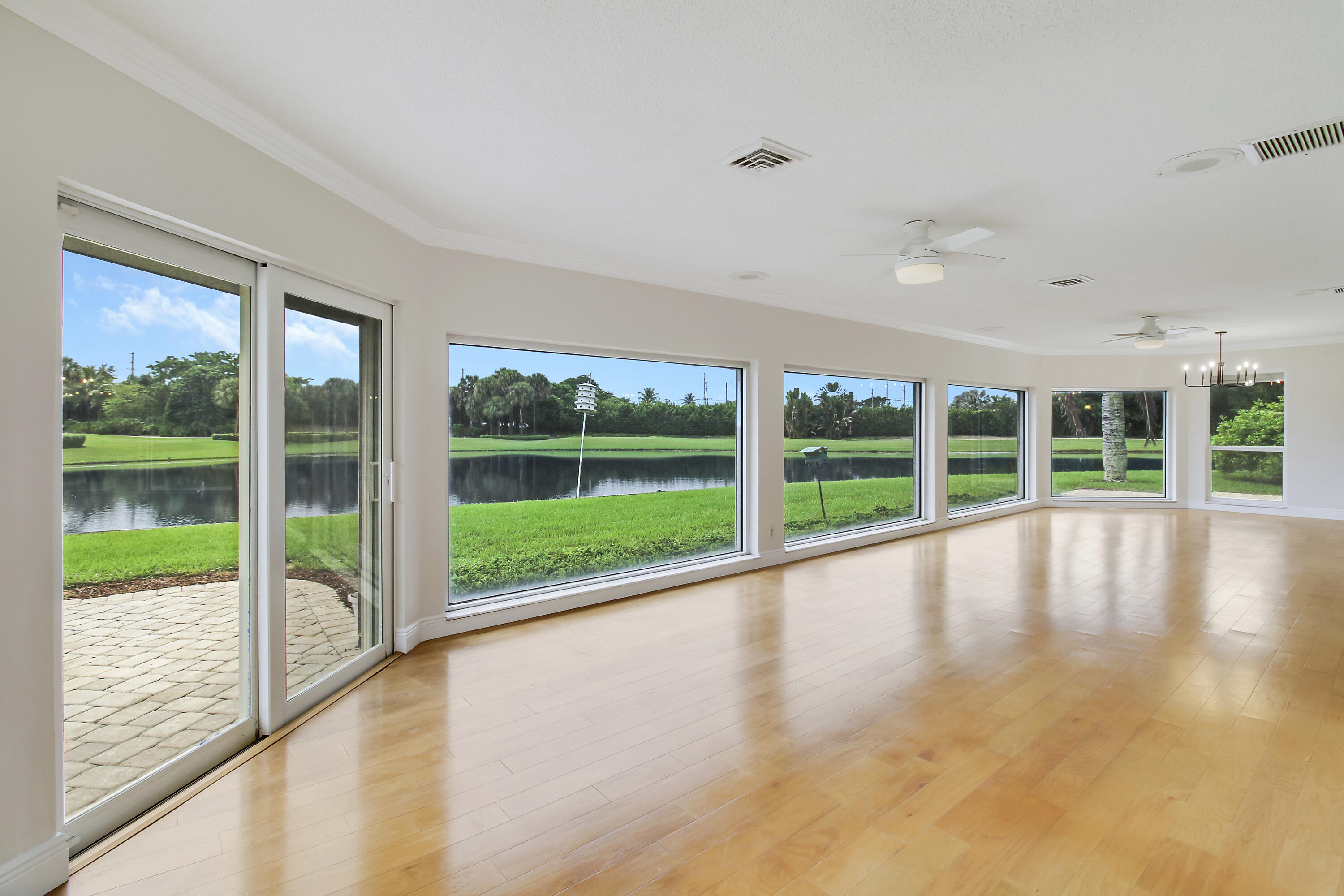 442 FRENCH ROYALE, Atlantis FL 33462