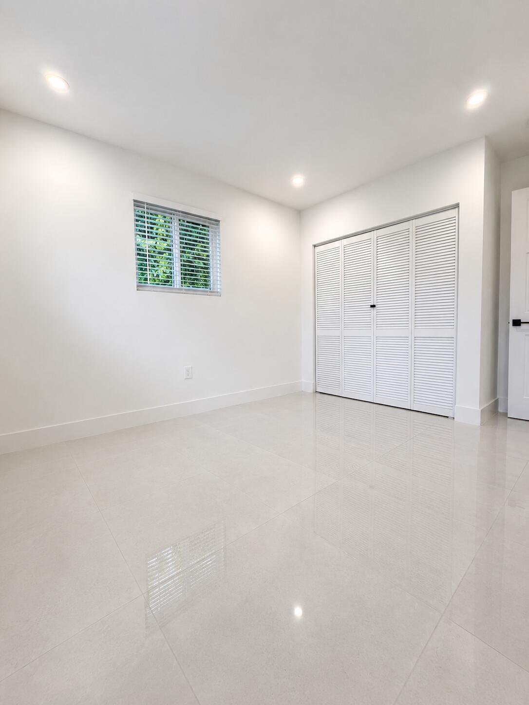 345 PINEHURST, Palm Springs FL 33461