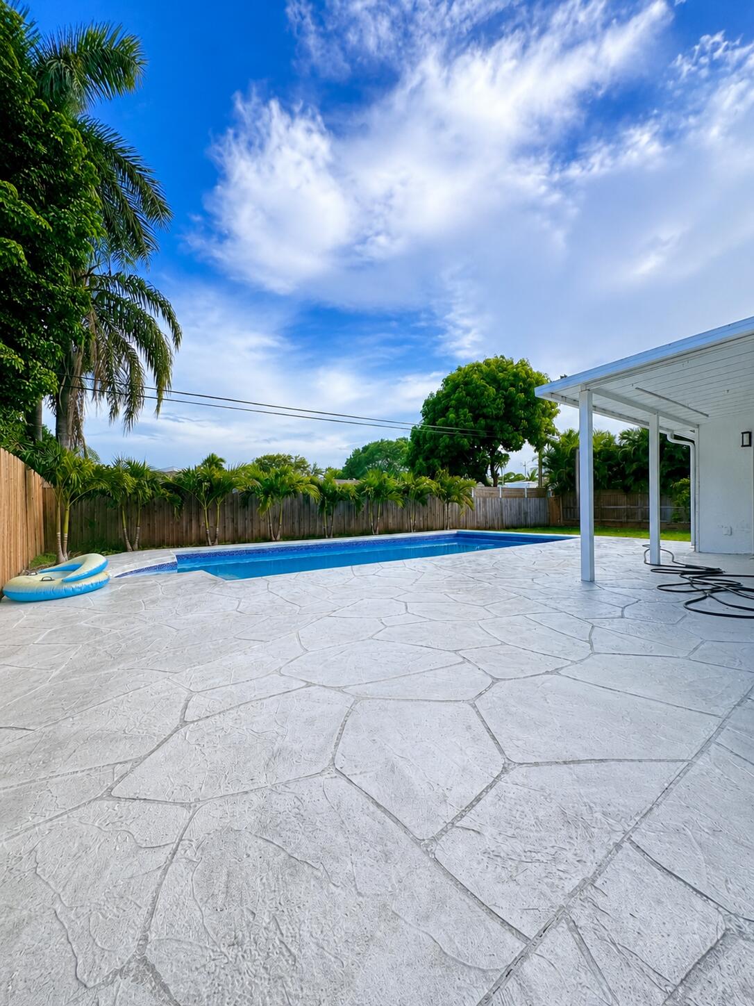 345 PINEHURST, Palm Springs FL 33461