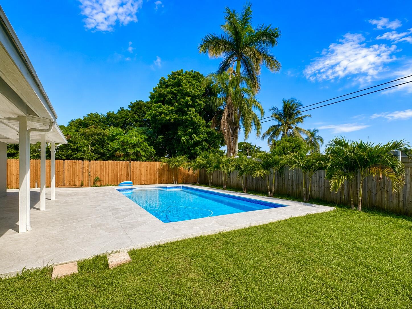345 PINEHURST, Palm Springs FL 33461