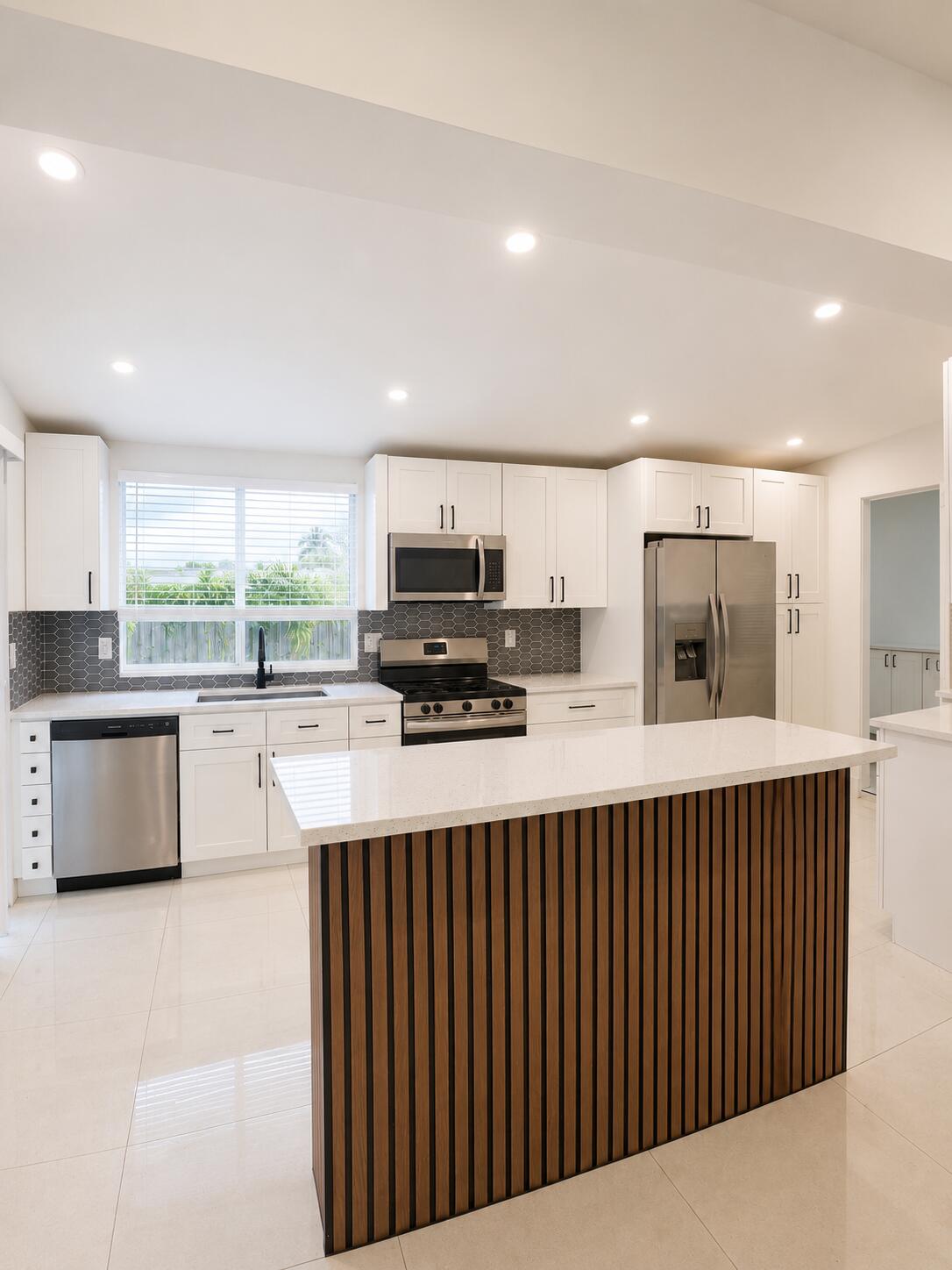 345 PINEHURST, Palm Springs FL 33461