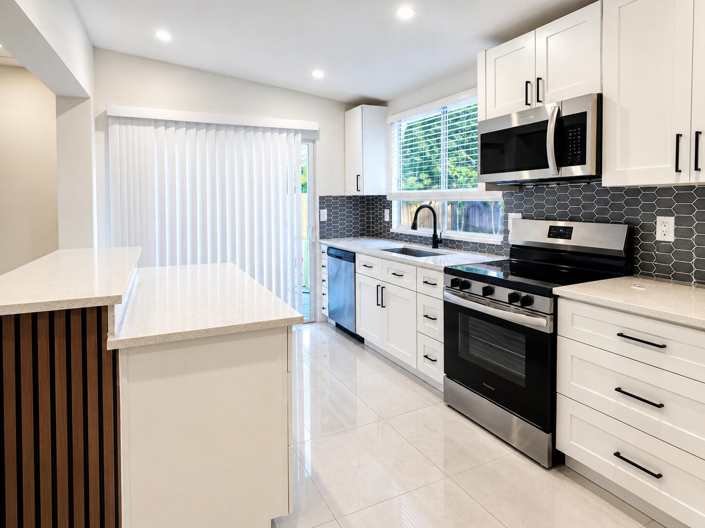 345 PINEHURST, Palm Springs FL 33461