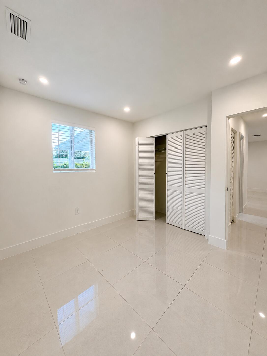 345 PINEHURST, Palm Springs FL 33461