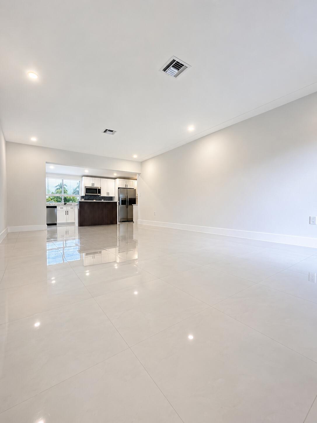345 PINEHURST, Palm Springs FL 33461