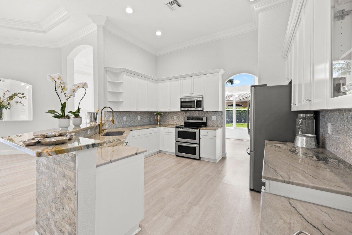 2933 E Fontana, Royal Palm Beach FL 33411