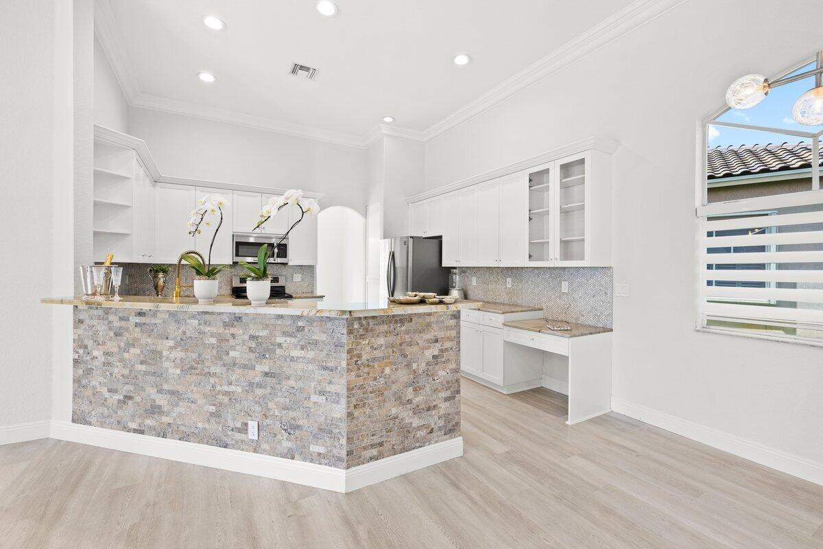 2933 E Fontana, Royal Palm Beach FL 33411