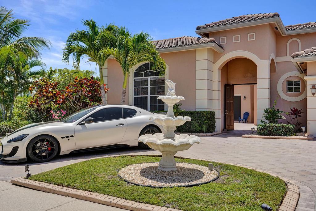 2933 E Fontana, Royal Palm Beach FL 33411