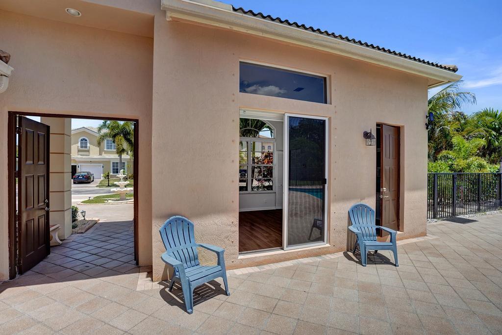 2933 E Fontana, Royal Palm Beach FL 33411