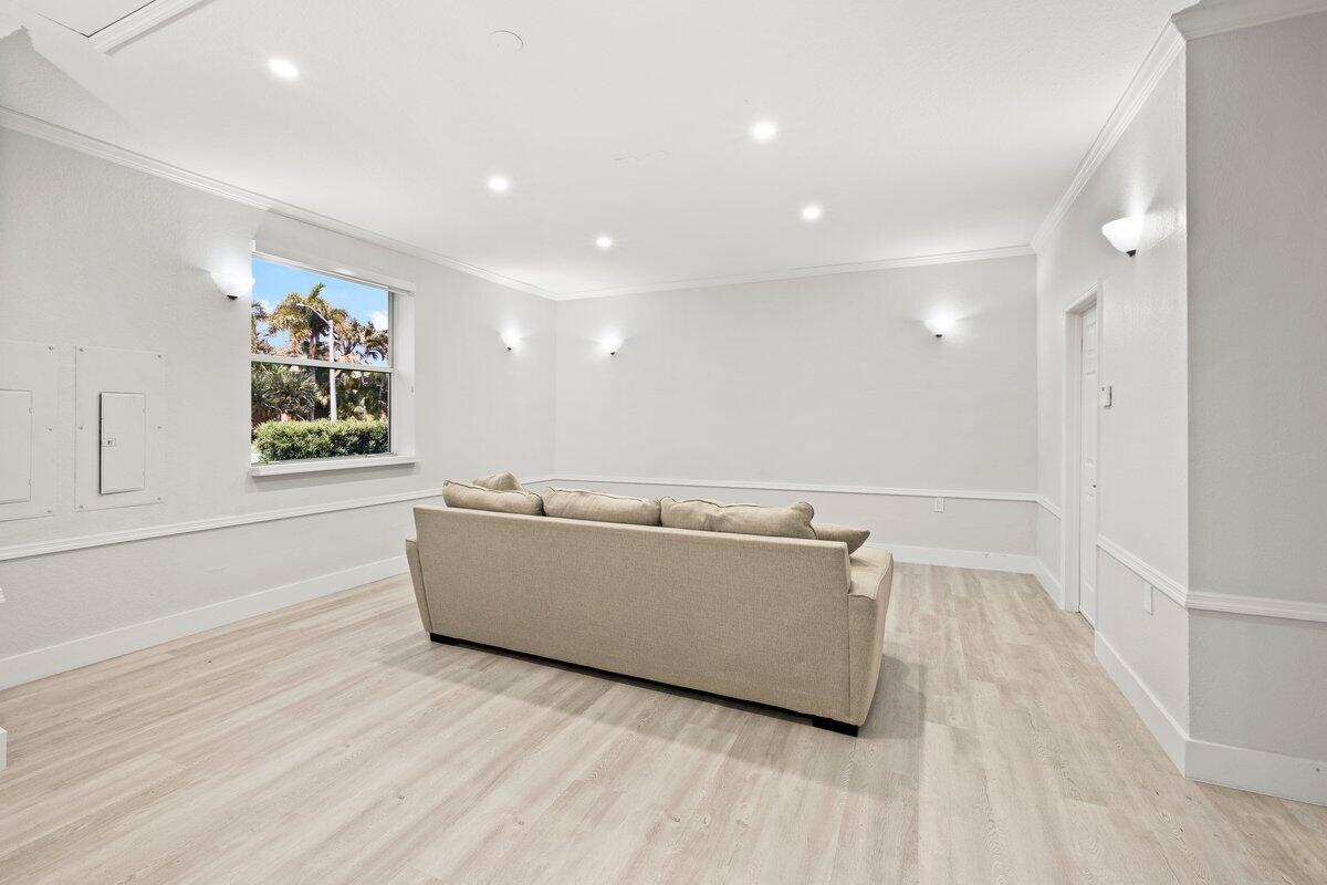 2933 E Fontana, Royal Palm Beach FL 33411
