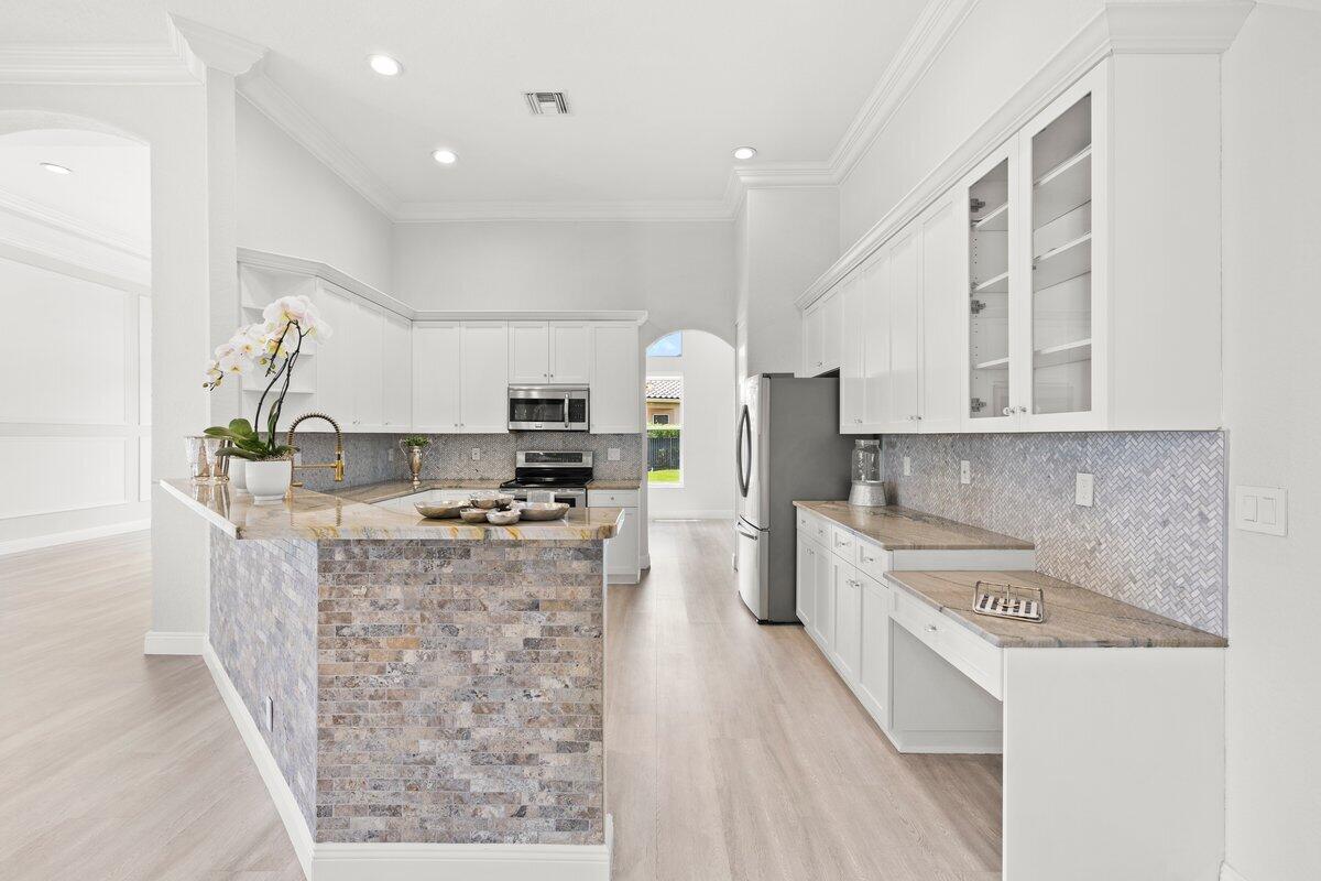 2933 E Fontana, Royal Palm Beach FL 33411