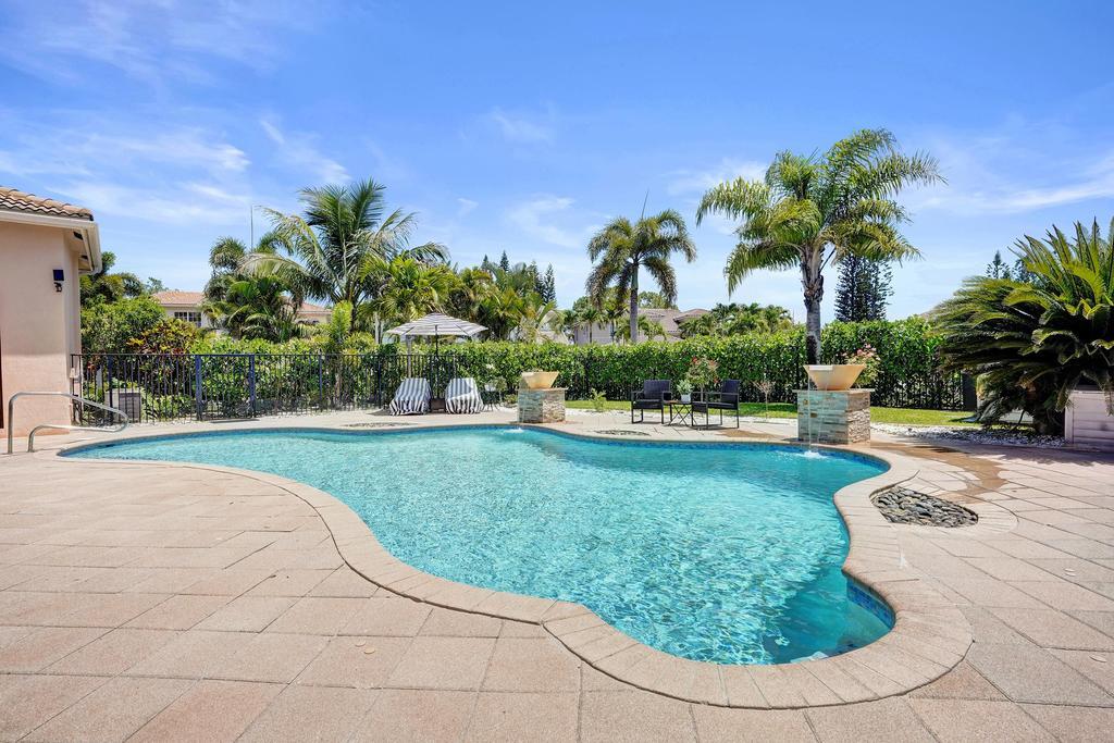 2933 E Fontana, Royal Palm Beach FL 33411
