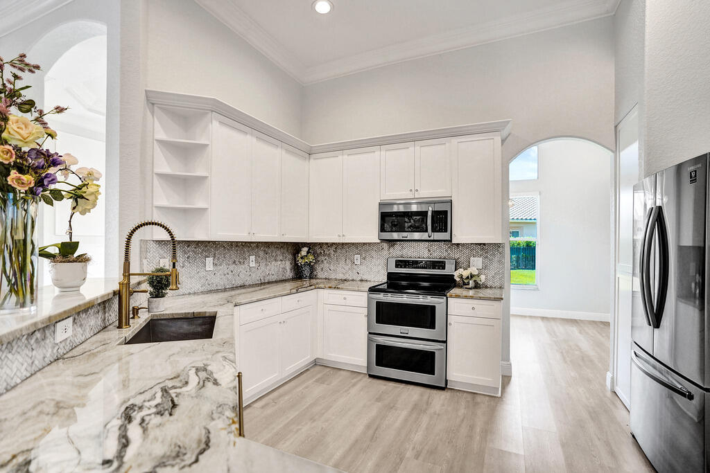 2933 E Fontana, Royal Palm Beach FL 33411