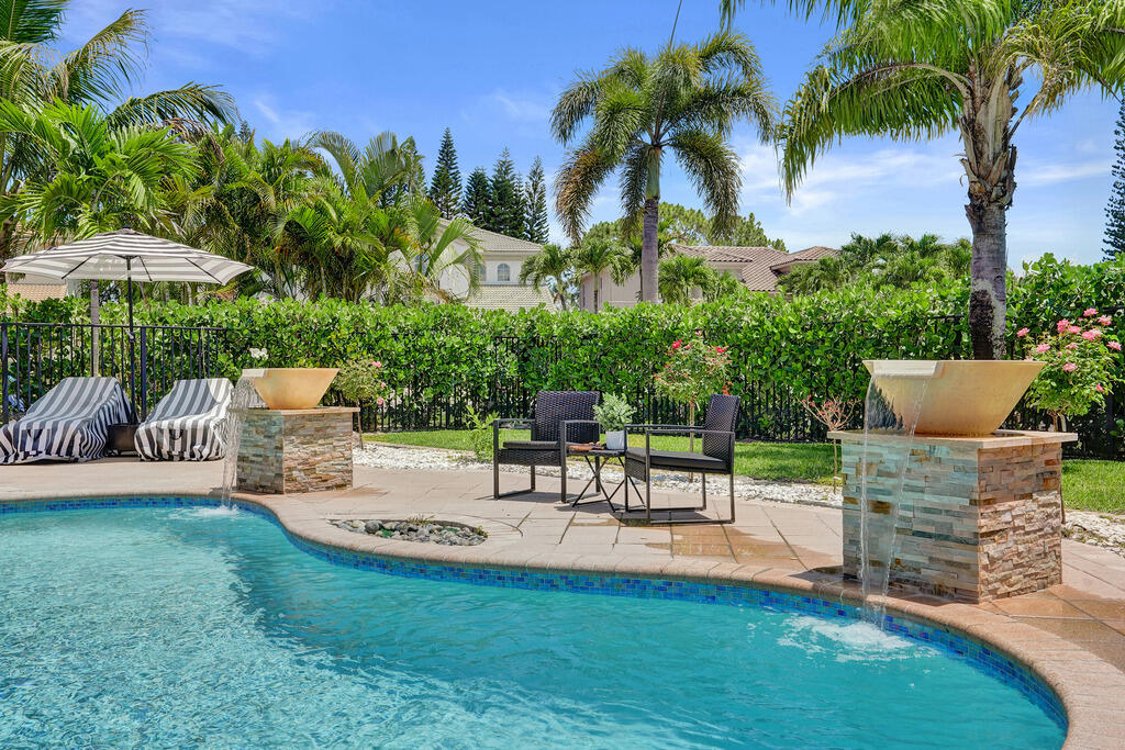 2933 E Fontana, Royal Palm Beach FL 33411