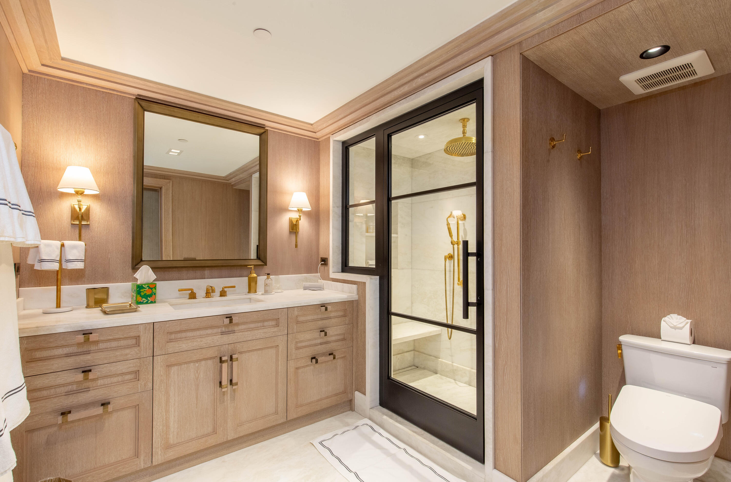 236 Phipps #202, Palm Beach FL 33480