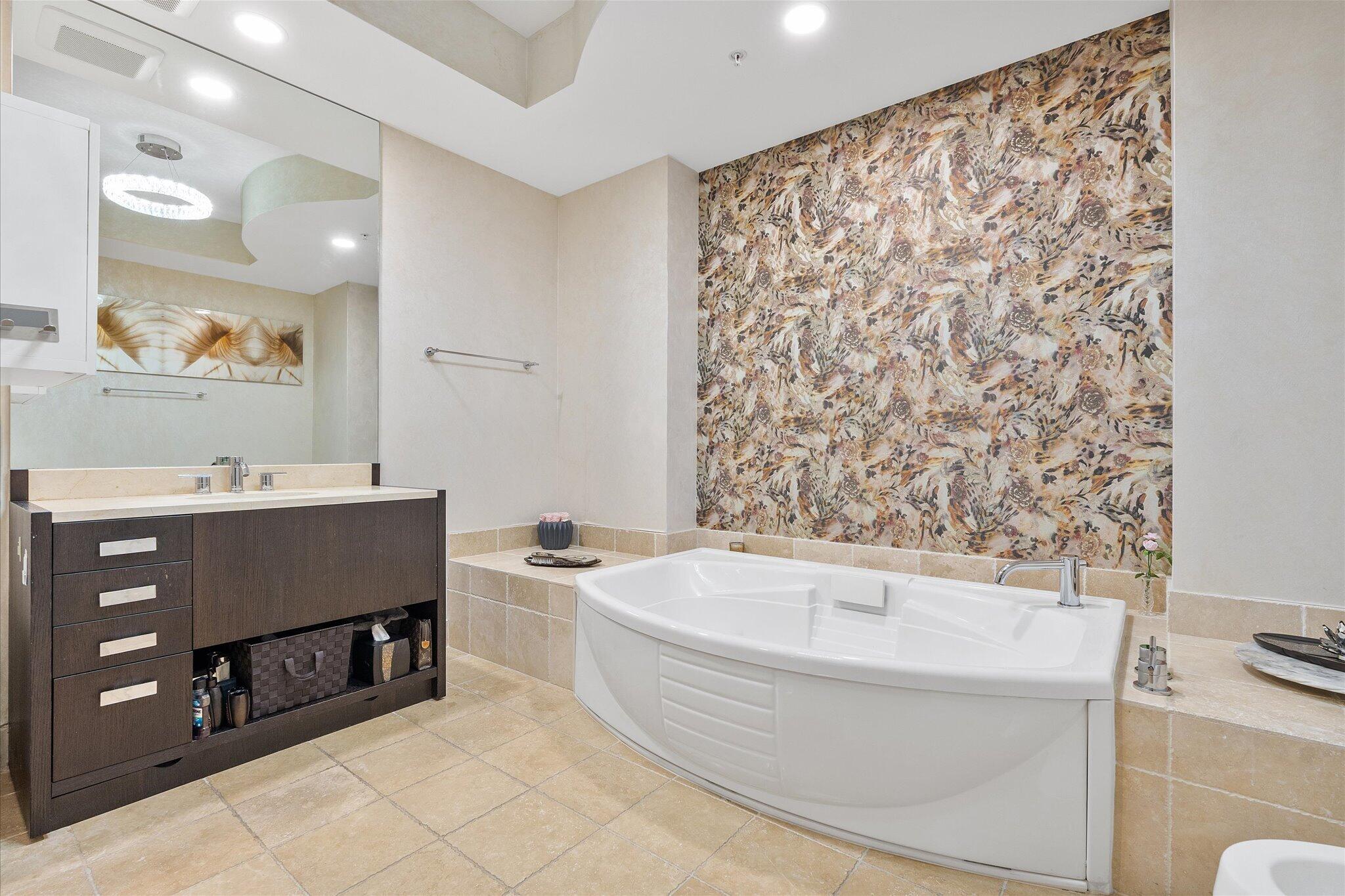 18201 Collins #3704, Sunny Isles Beach FL 33160