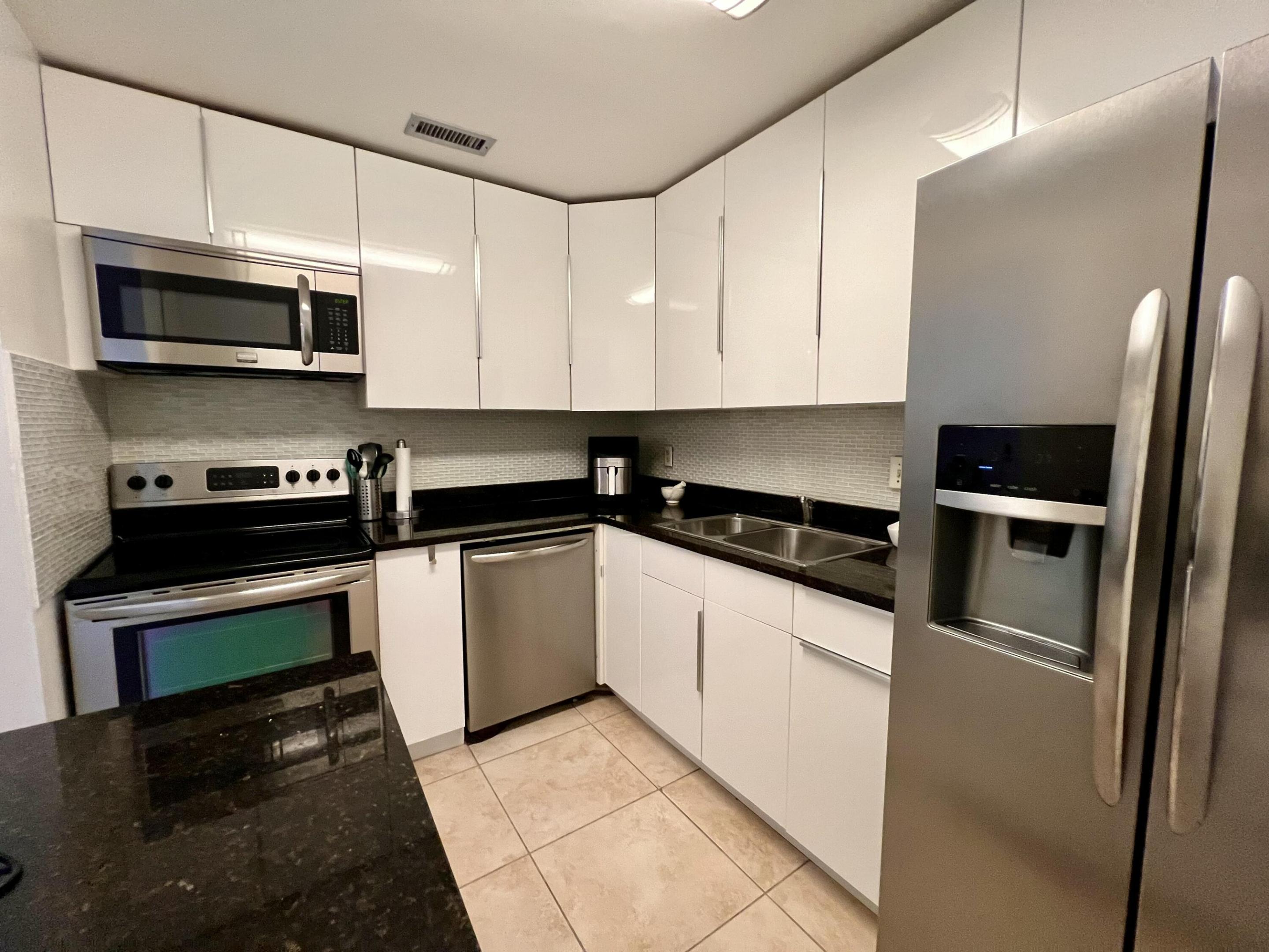 6421 BAY CLUB #3, Fort Lauderdale FL 33308