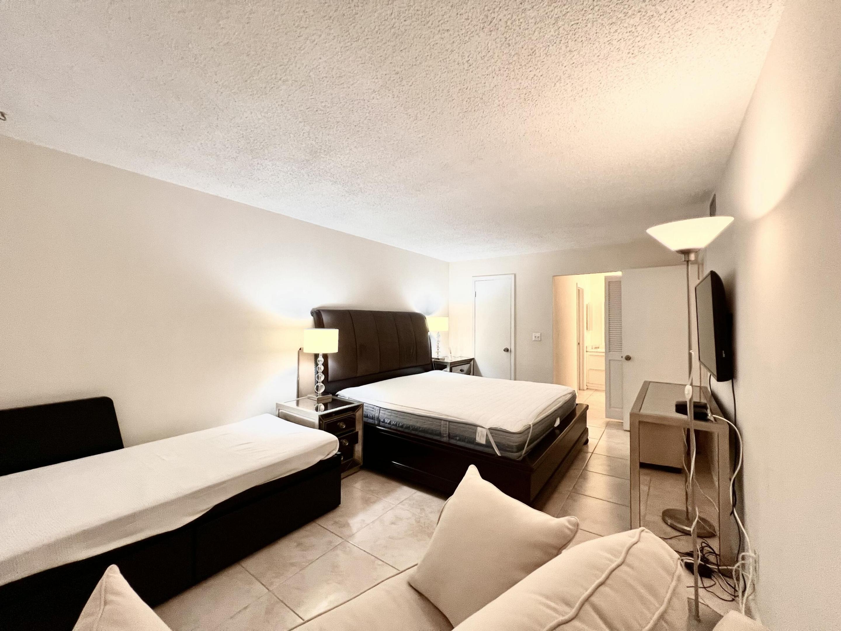 6421 BAY CLUB #3, Fort Lauderdale FL 33308