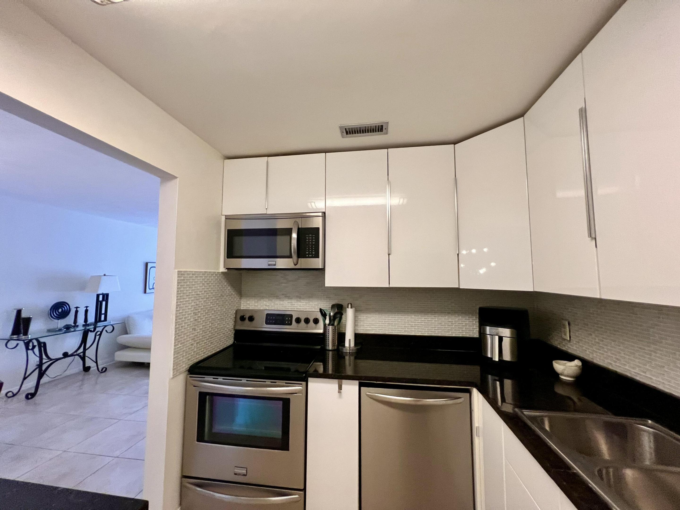 6421 BAY CLUB #3, Fort Lauderdale FL 33308