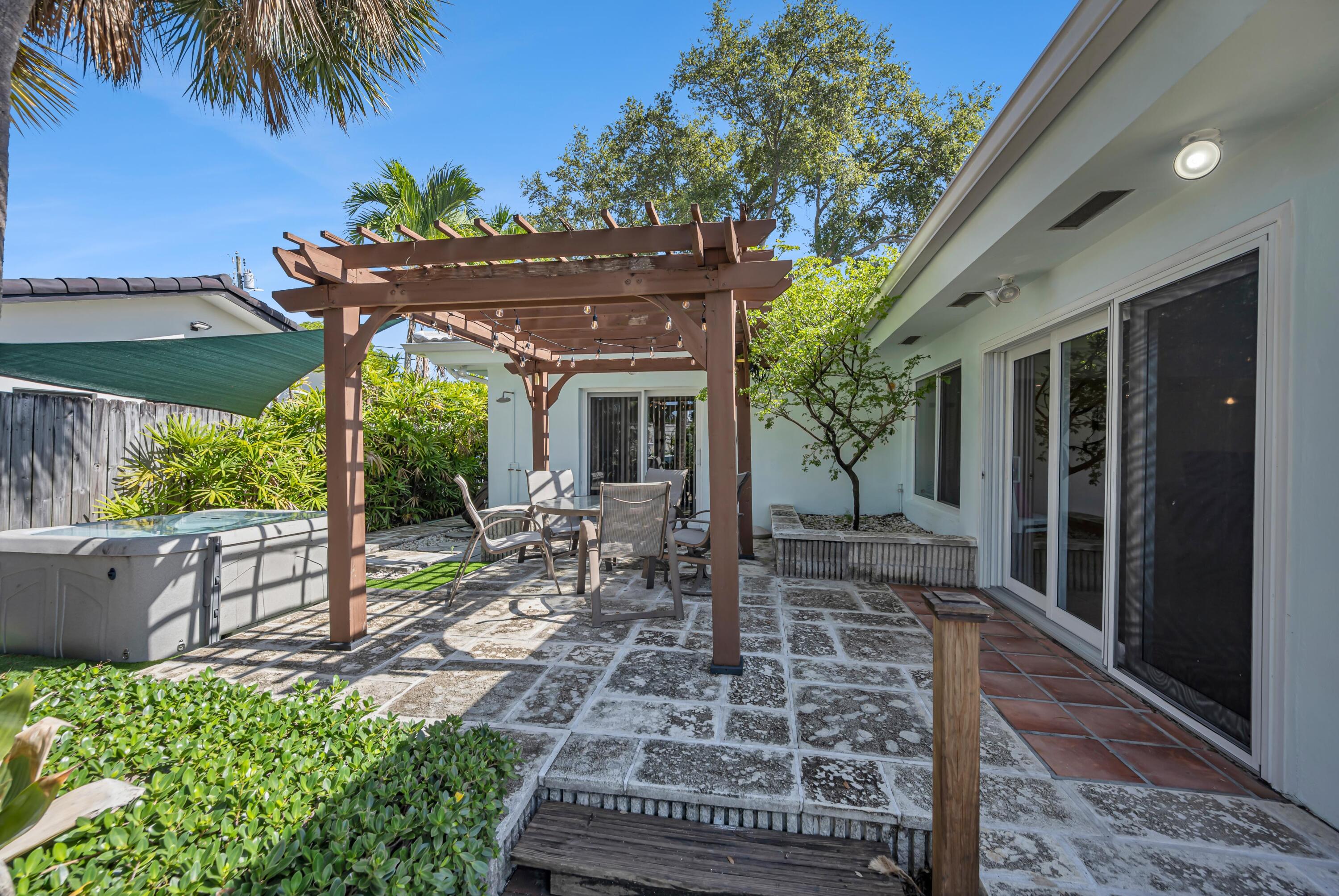 1995 Ixora, North Miami FL 33181