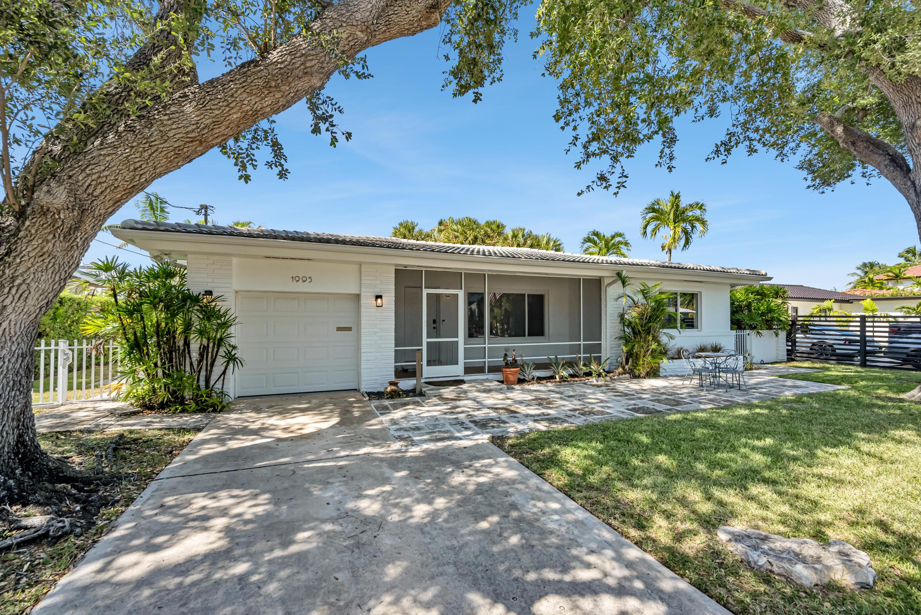 1995 Ixora, North Miami FL 33181