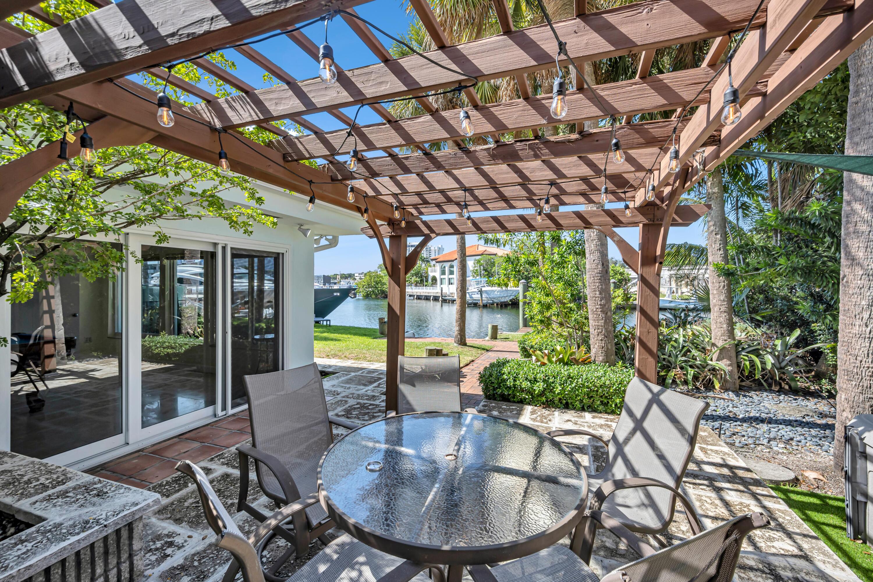 1995 Ixora, North Miami FL 33181