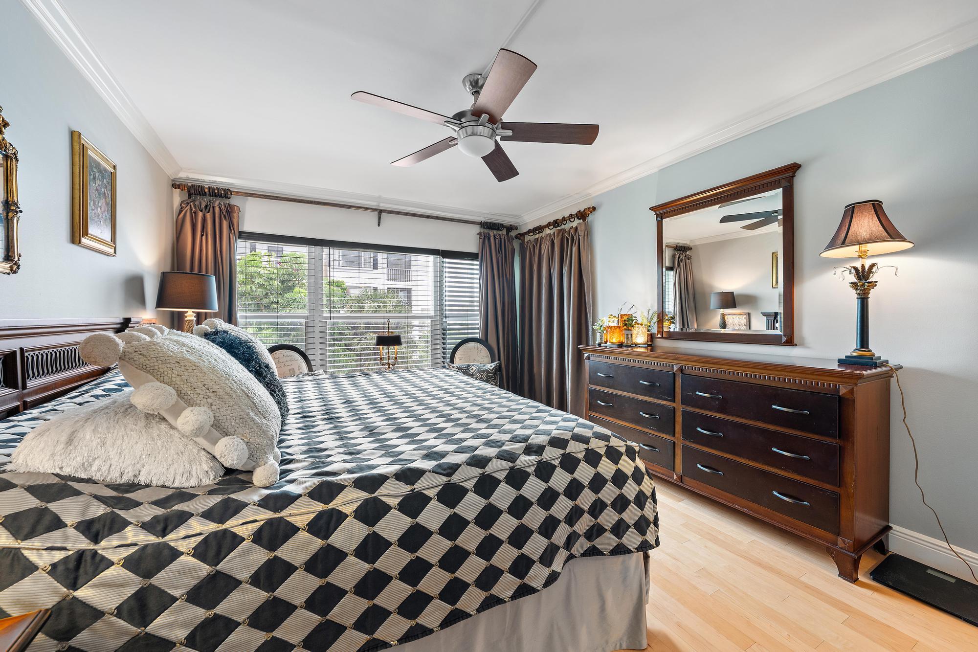 155 Yacht Club #207, North Palm Beach FL 33408