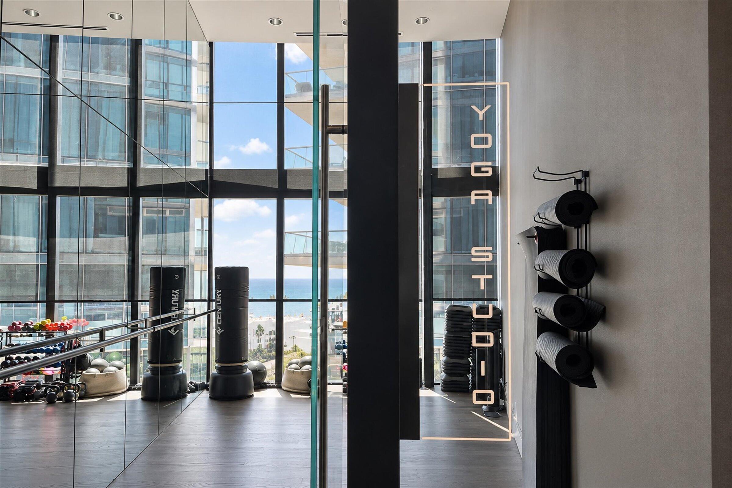 18555 Collins #3303, Sunny Isles Beach FL 33160
