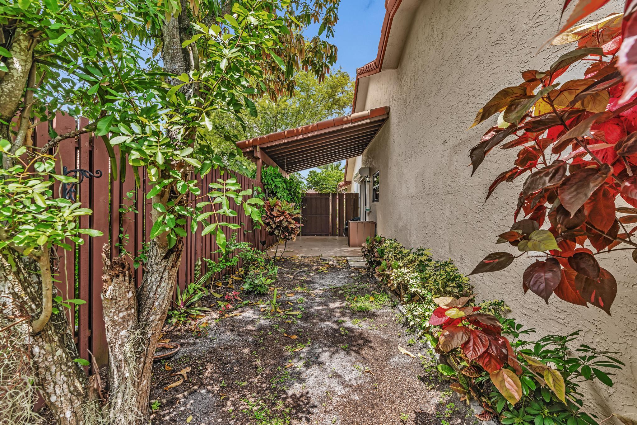 7908 NW 85TH, Tamarac FL 33321