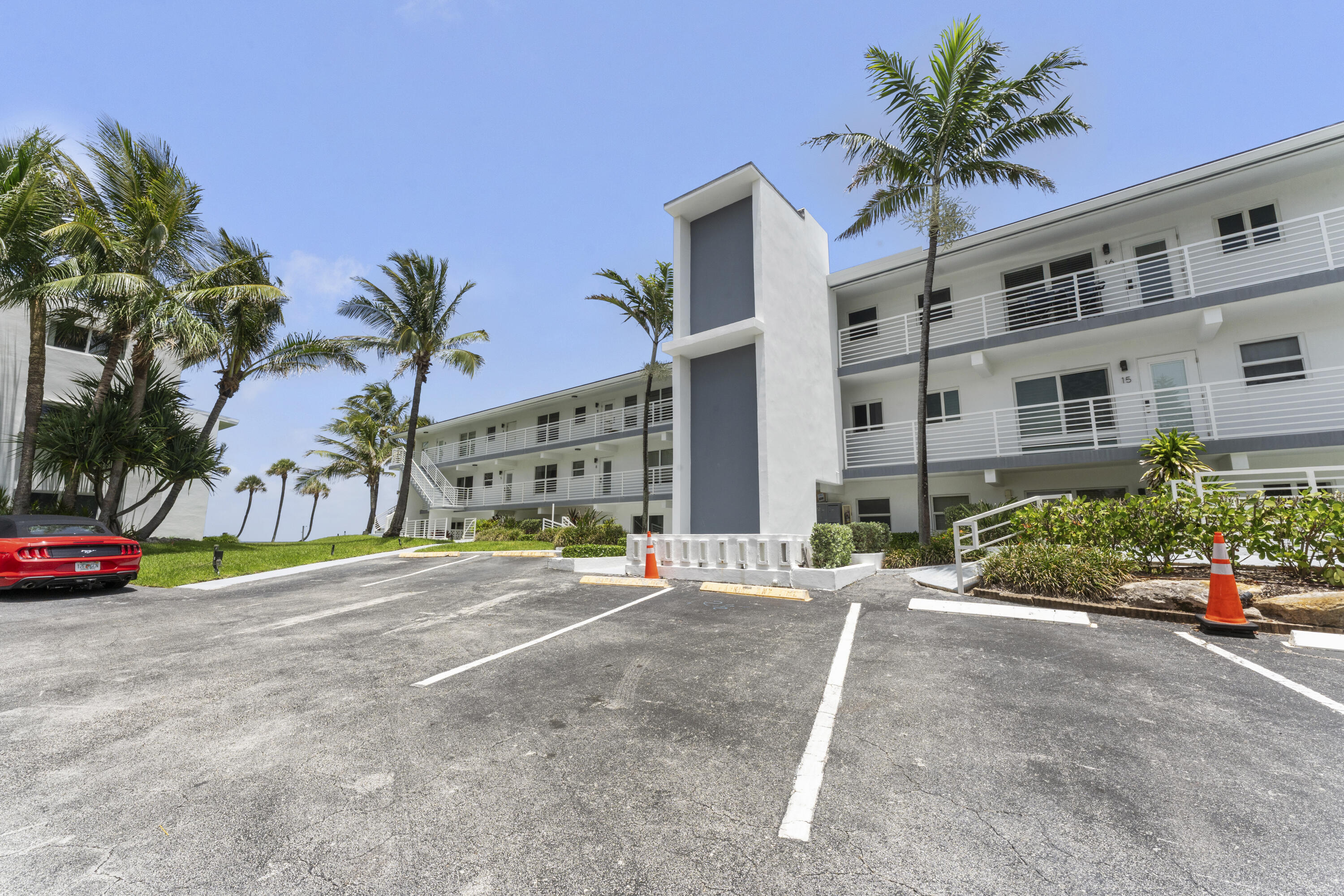1041 HILLSBORO MILE #5, Hillsboro Beach FL 33062