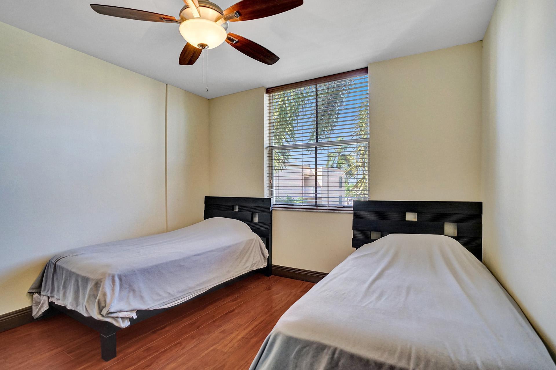 1350 SE 3RD #406, Dania Beach FL 33004