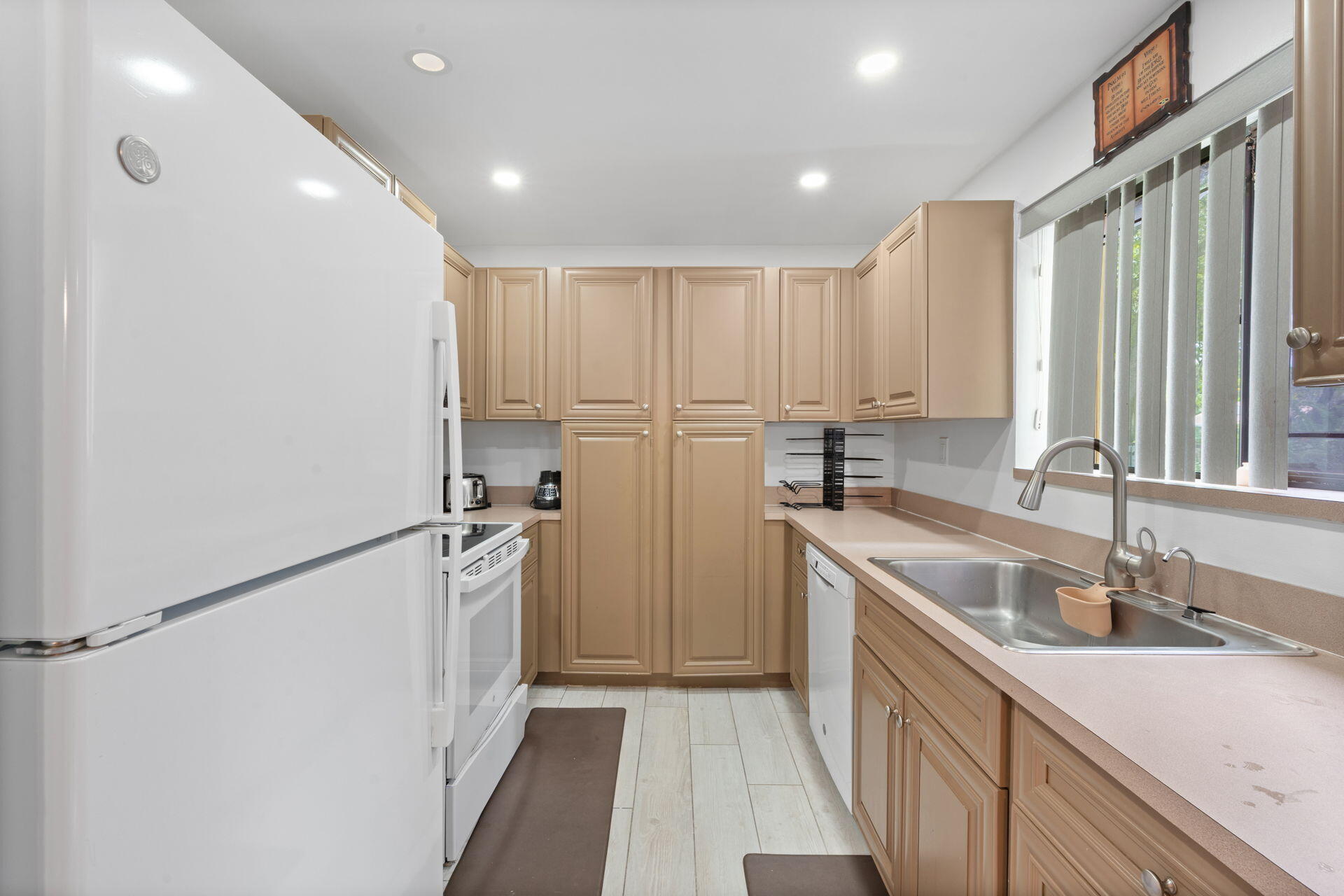 9592 SW 1st #13-F, Coral Springs FL 33071