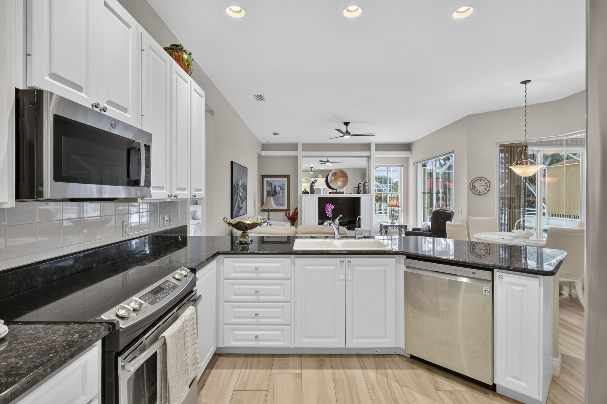 7605 Red River #Rear-Round, West Palm Beach FL 33411