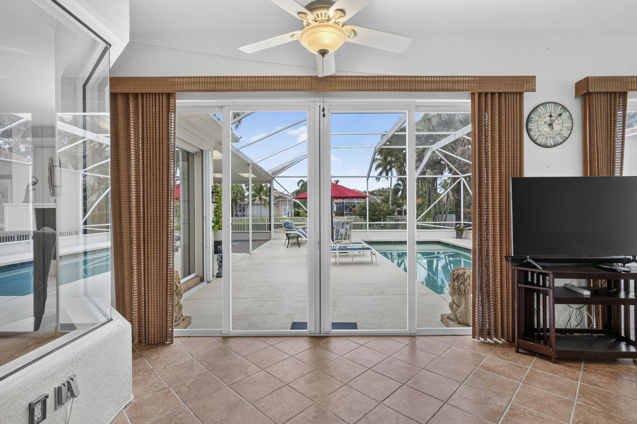 7605 Red River #Rear-Round, West Palm Beach FL 33411