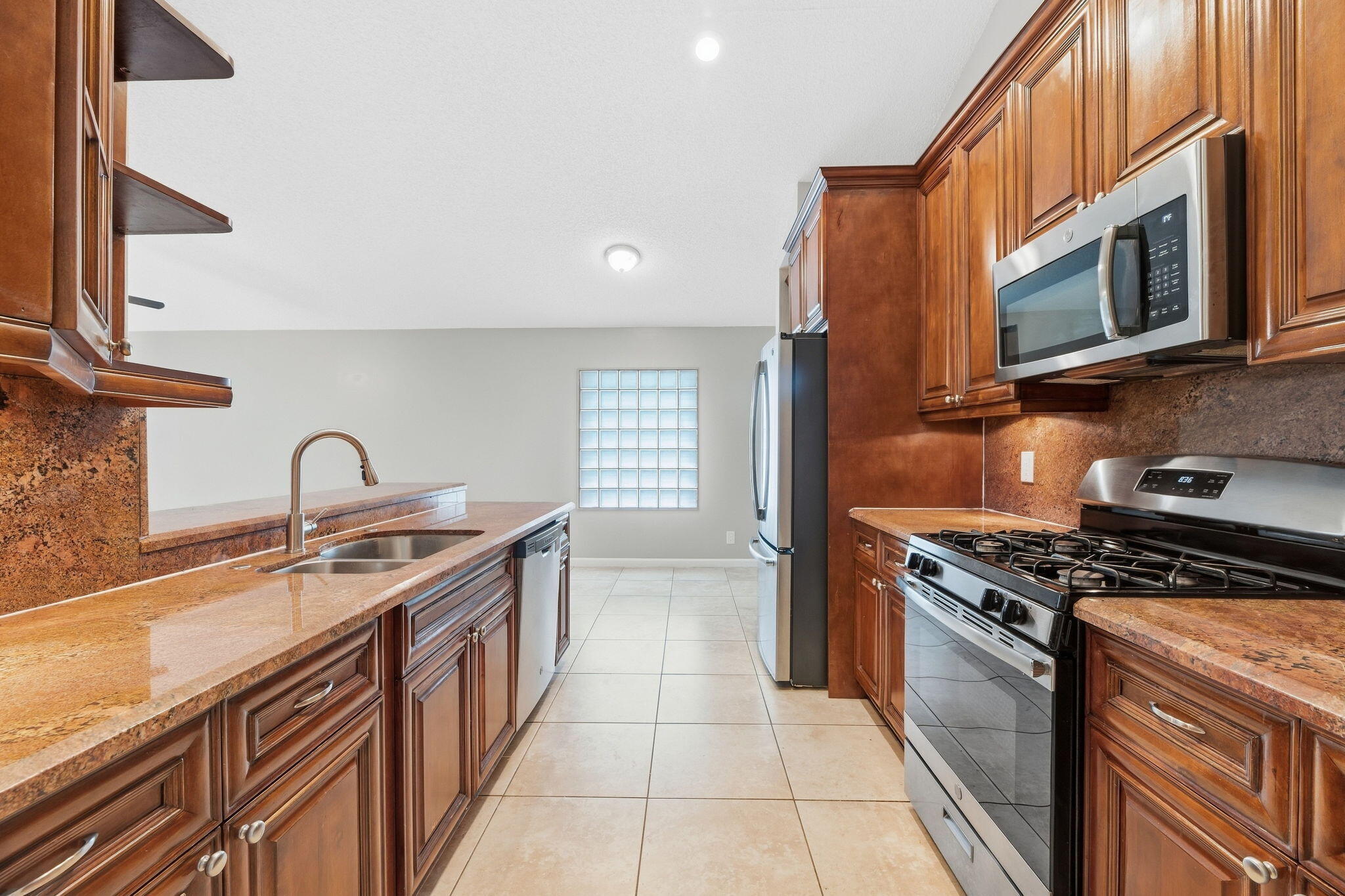 9823 N Grand Duke, Tamarac FL 33321