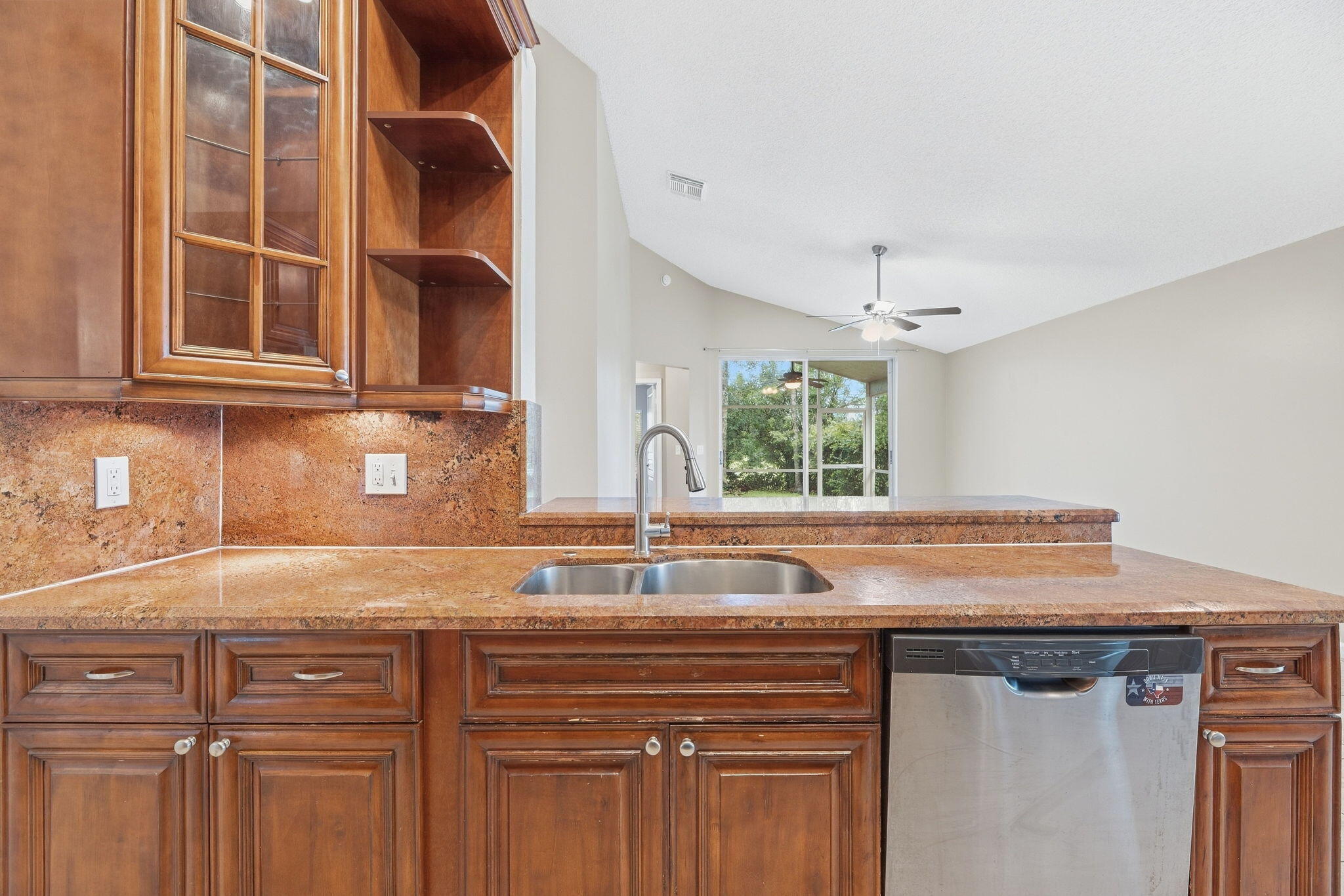 9823 N Grand Duke, Tamarac FL 33321