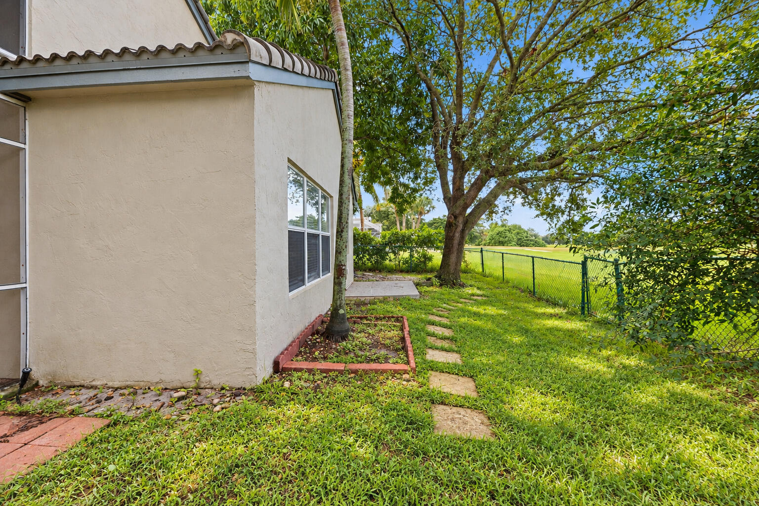 9823 N Grand Duke, Tamarac FL 33321