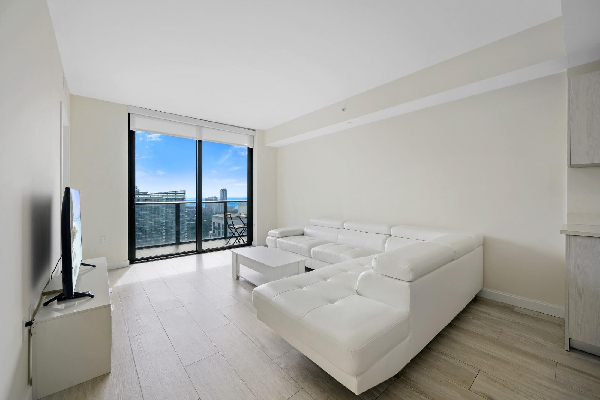 55 SW 9th #3705, Miami FL 33130