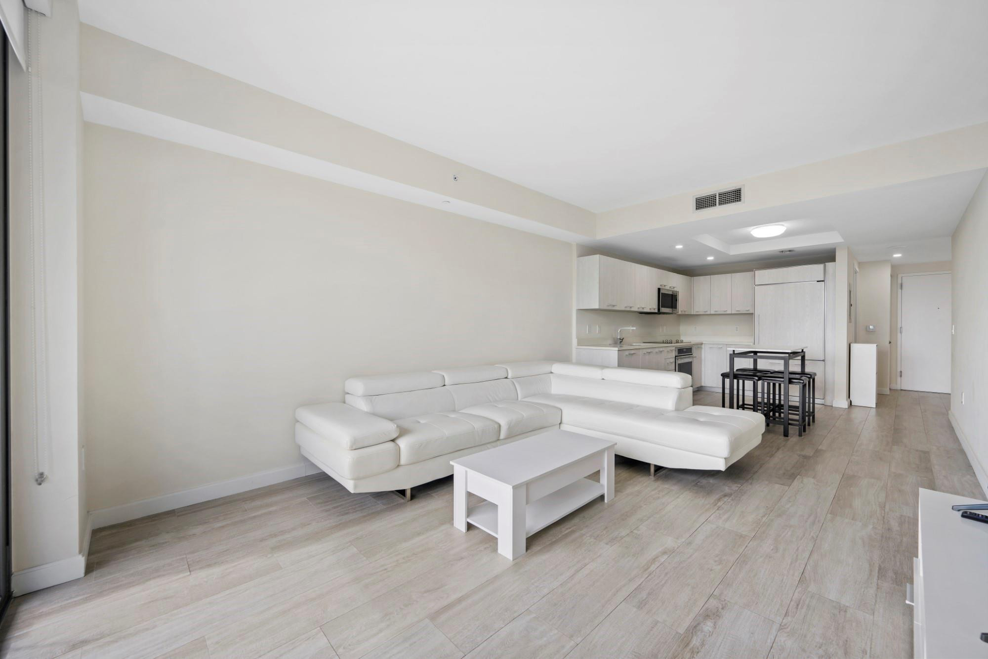 55 SW 9th #3705, Miami FL 33130