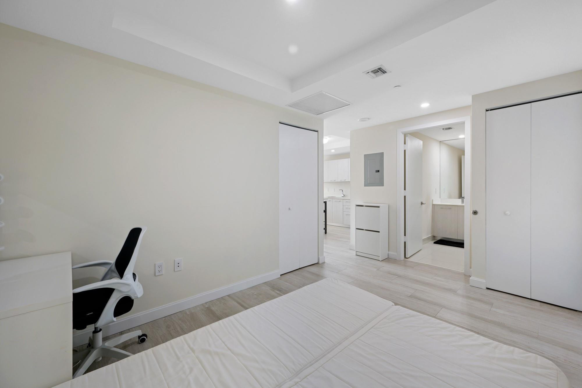 55 SW 9th #3705, Miami FL 33130